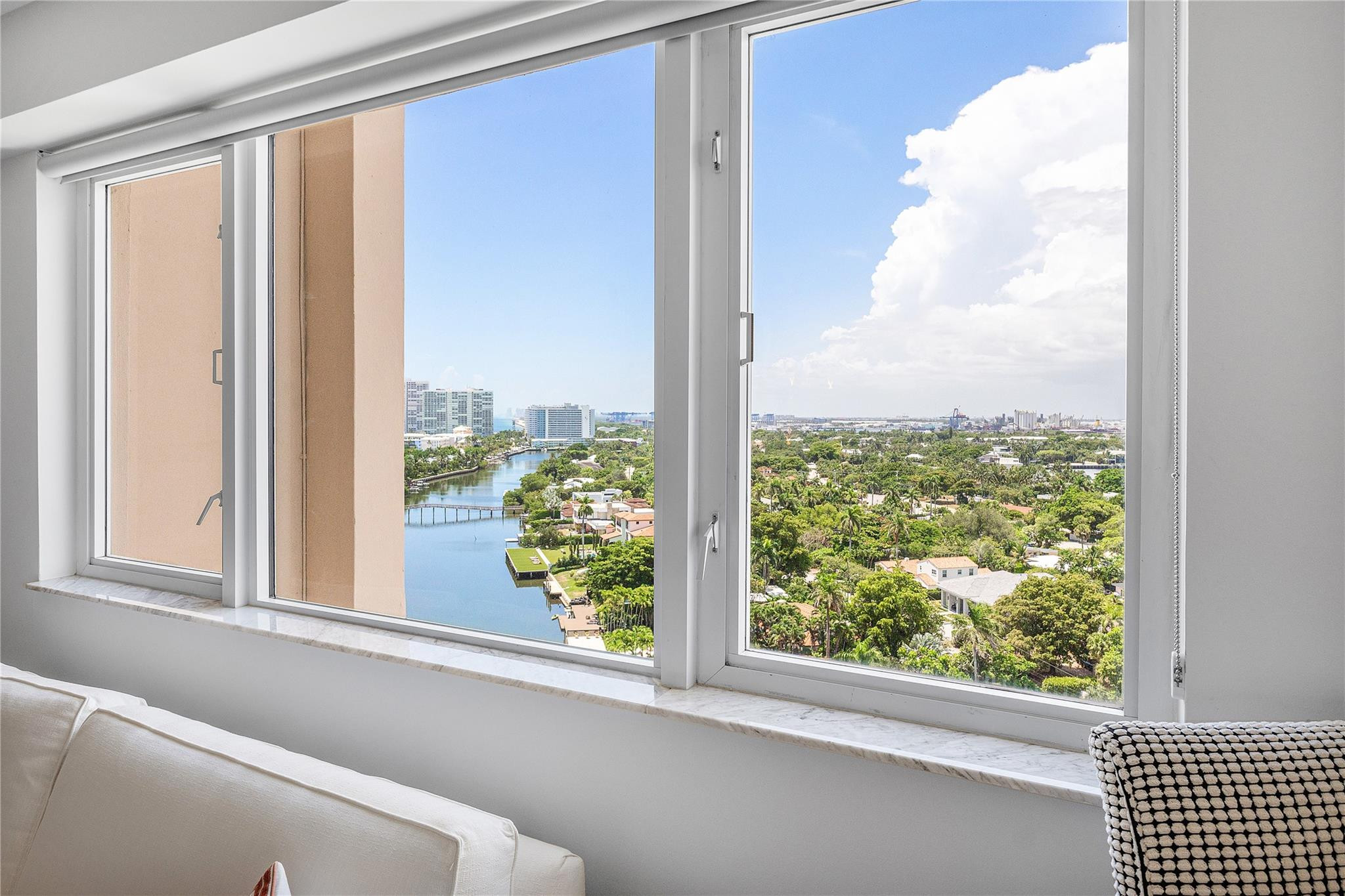 3000 Holiday Drive 1605