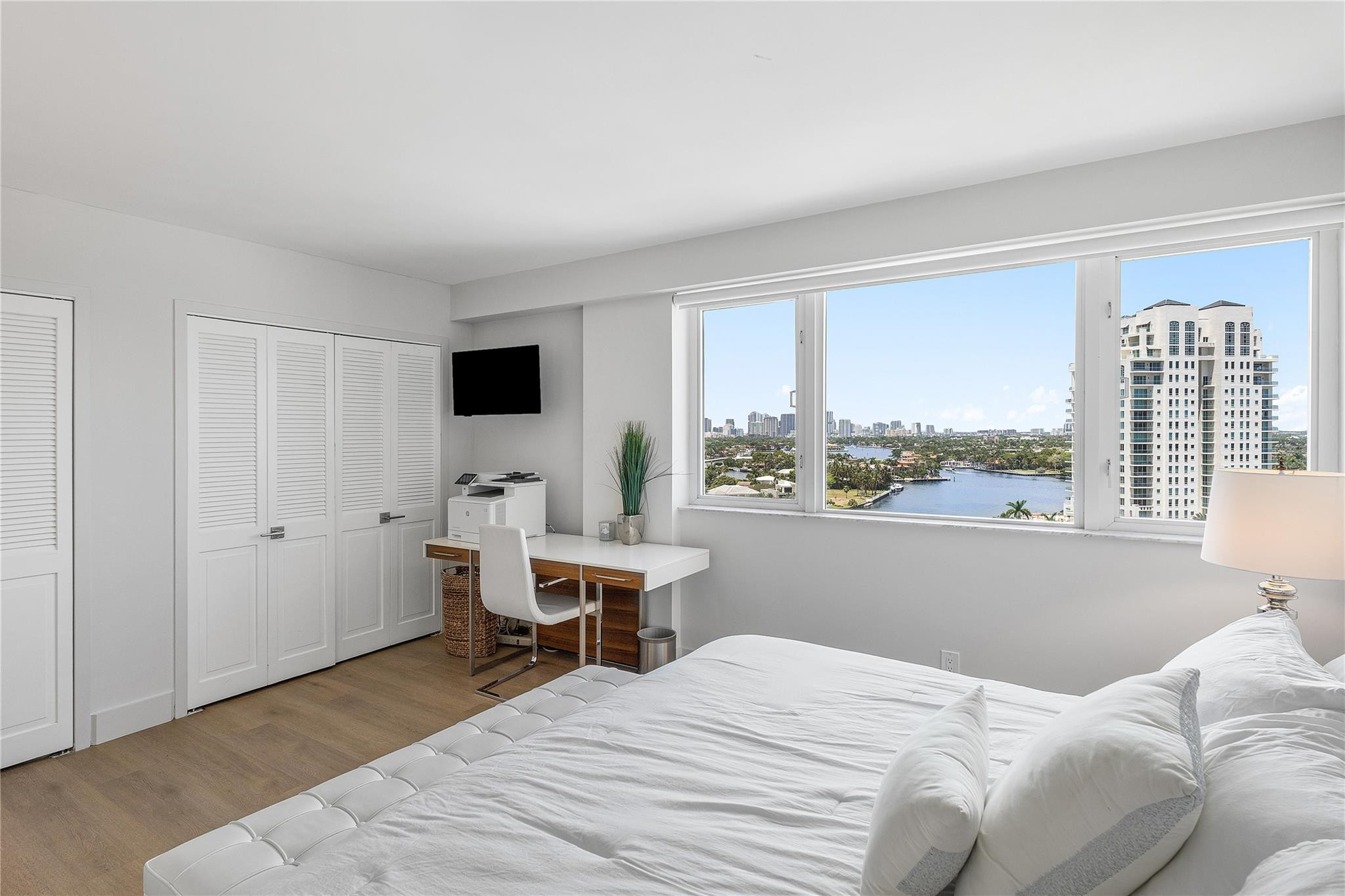 3000 Holiday Drive 1605