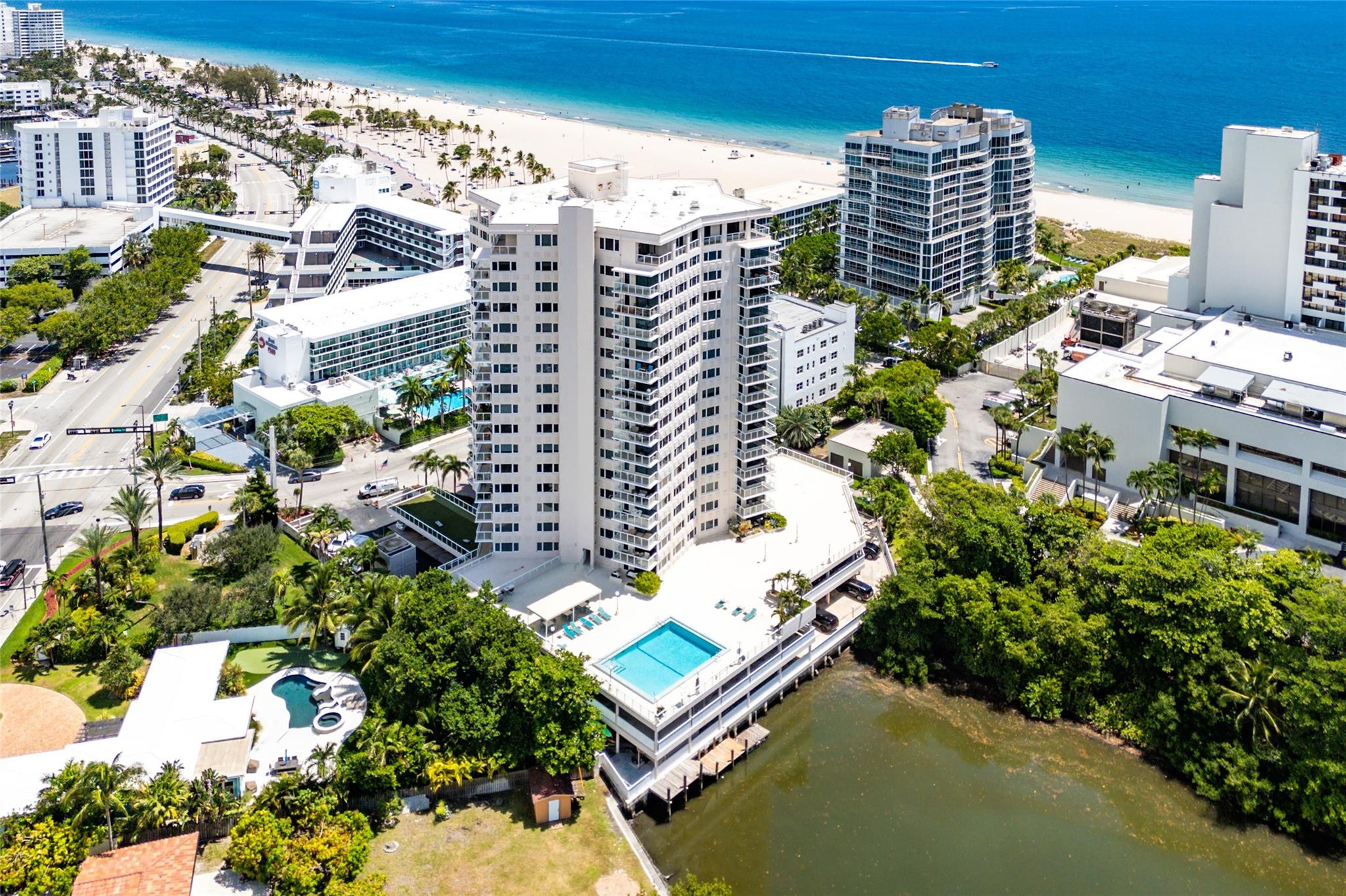 3000 Holiday Drive 1605