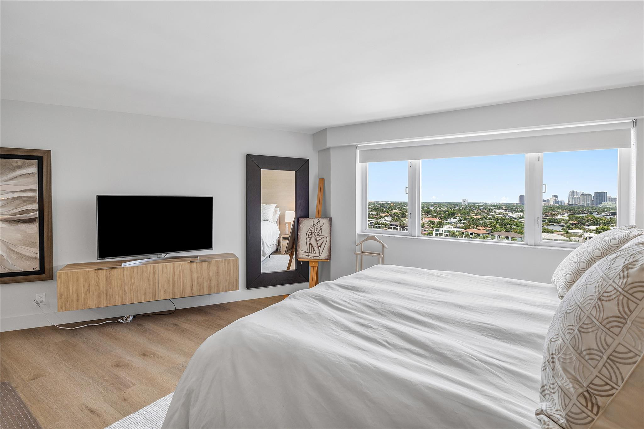 3000 Holiday Drive 1605