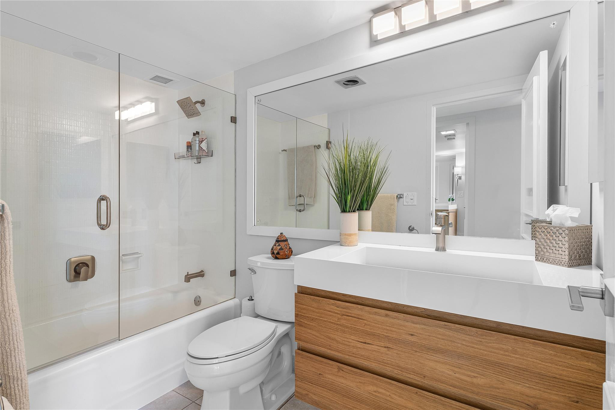 3000 Holiday Drive 1605