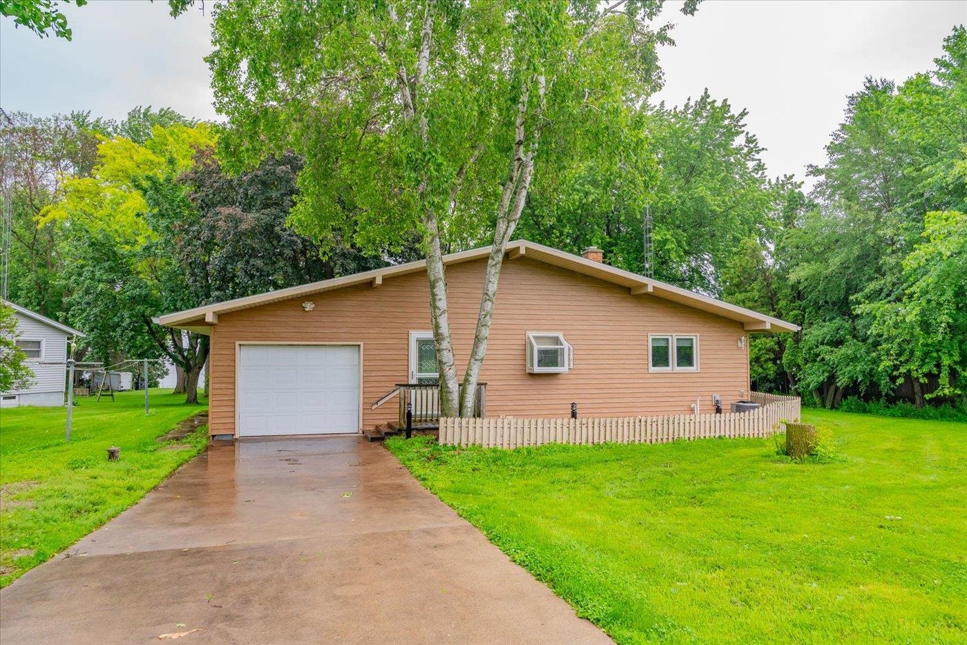 N7440 Edgewater Drive