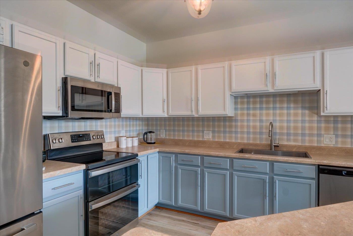 326 E Hill Parkway 3
