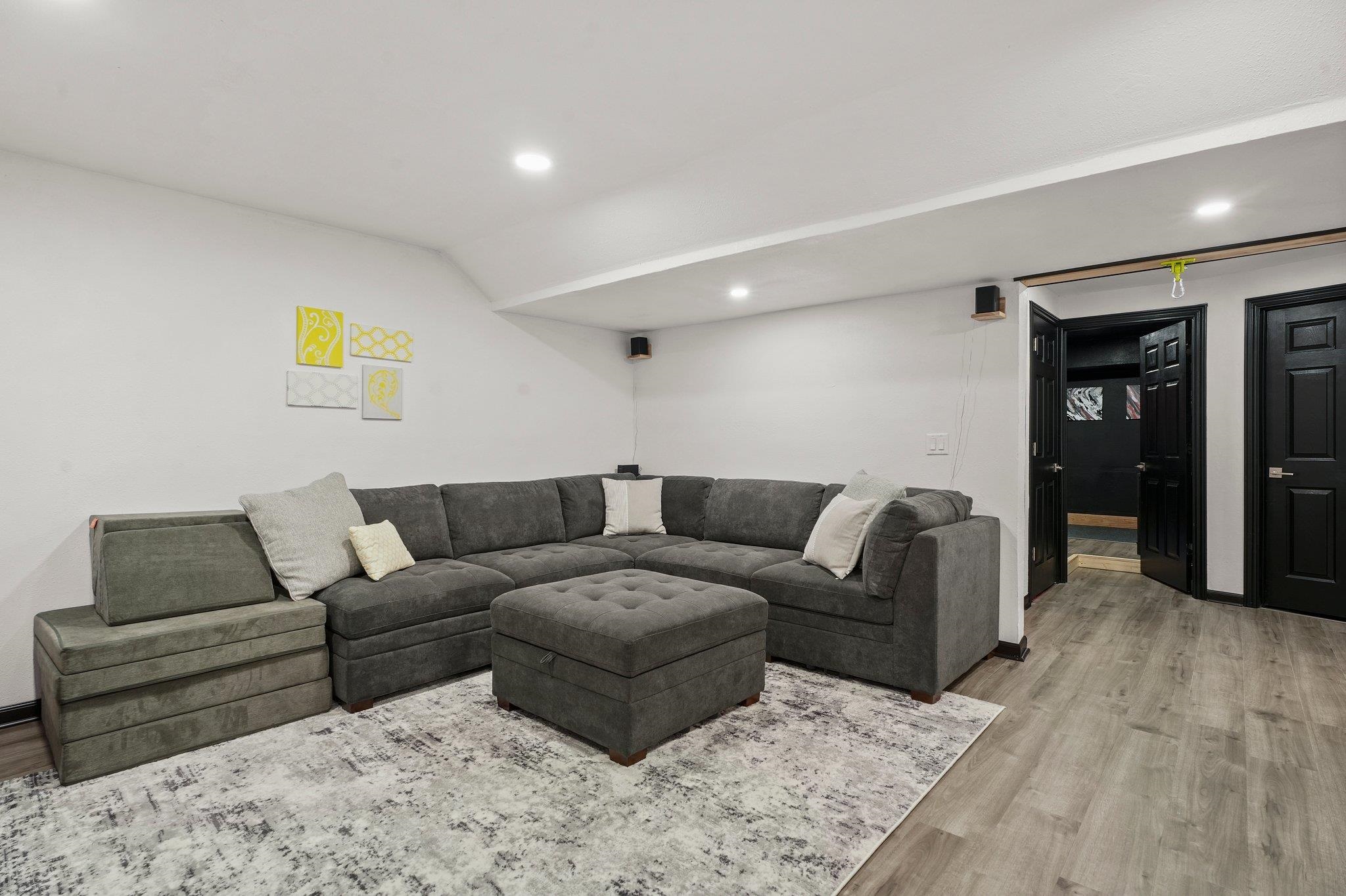 835 E Chapel Royal Drive