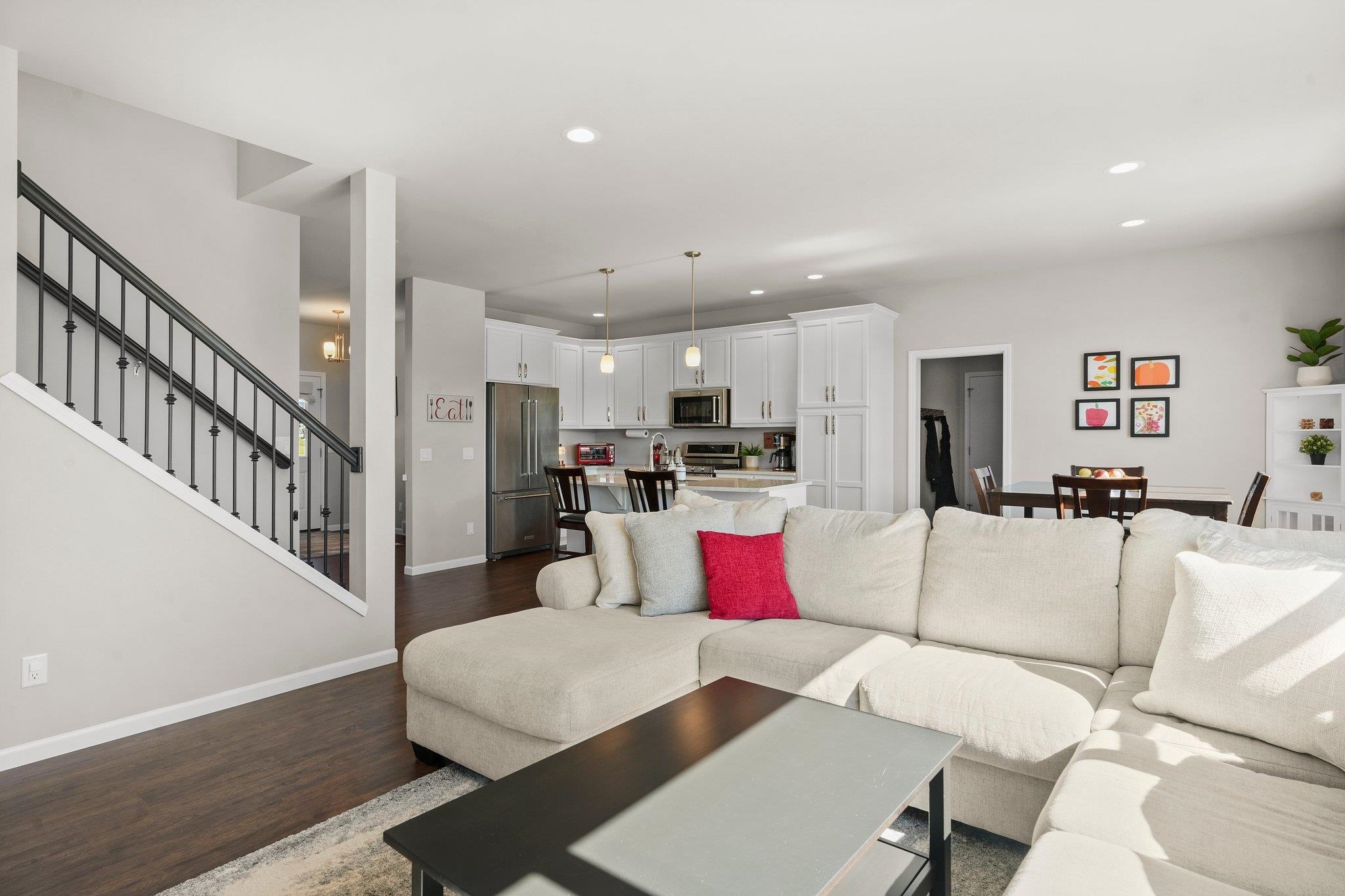 835 E Chapel Royal Drive