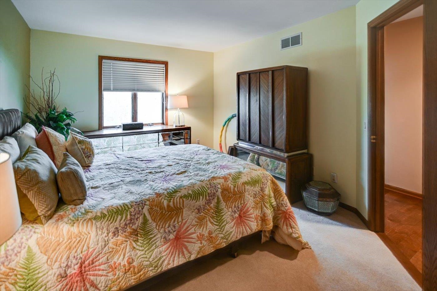 4939 Highwood Circle