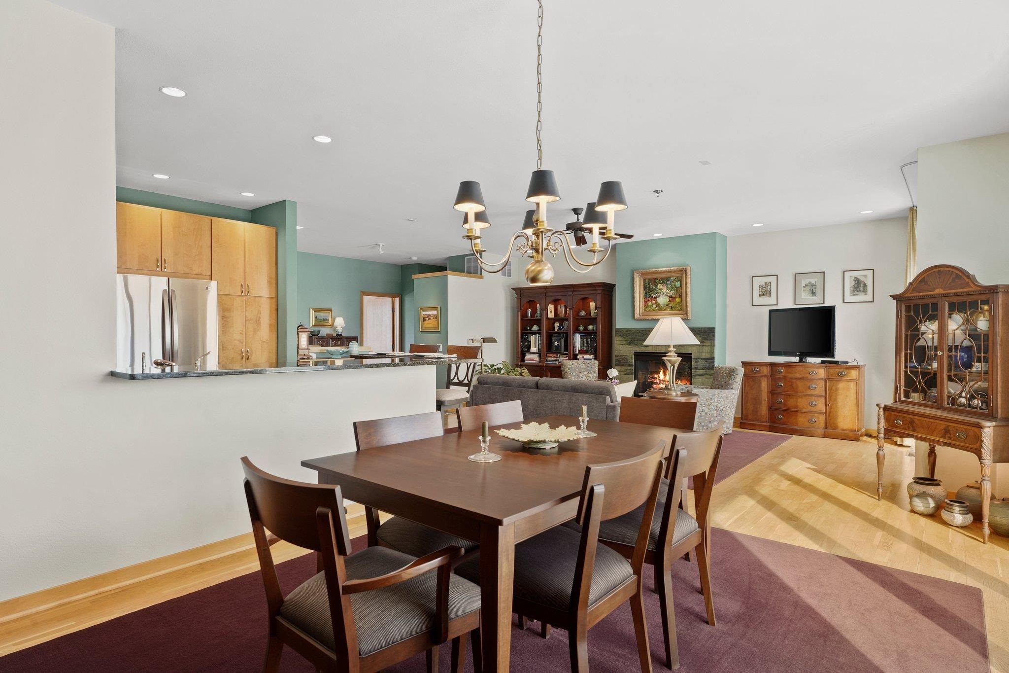 533 W Main Street Unit: 305