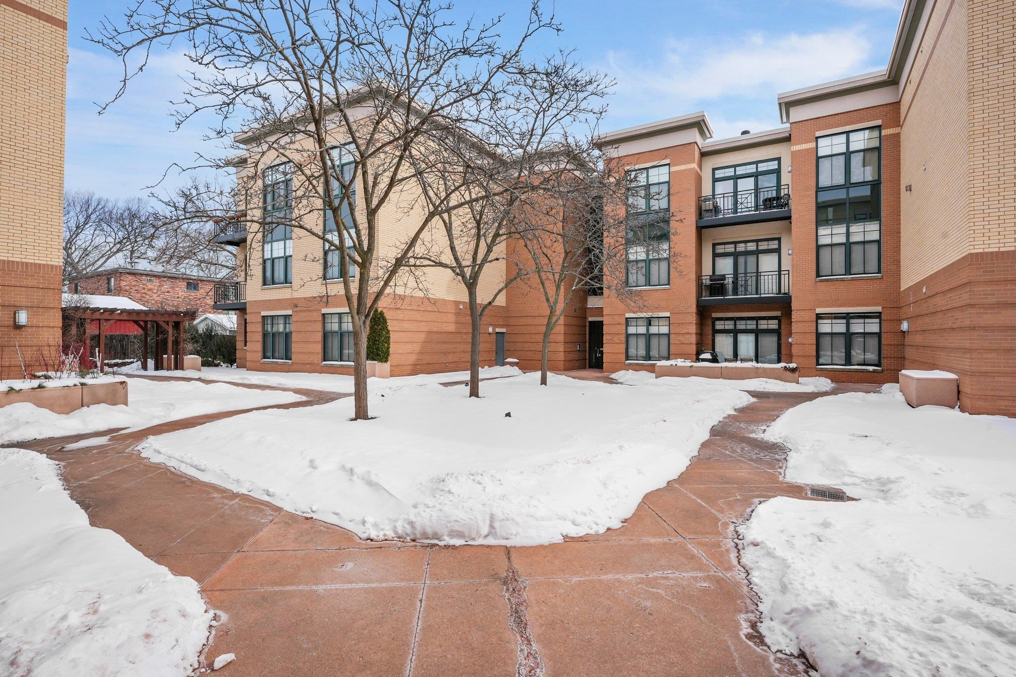 533 W Main Street Unit: 305