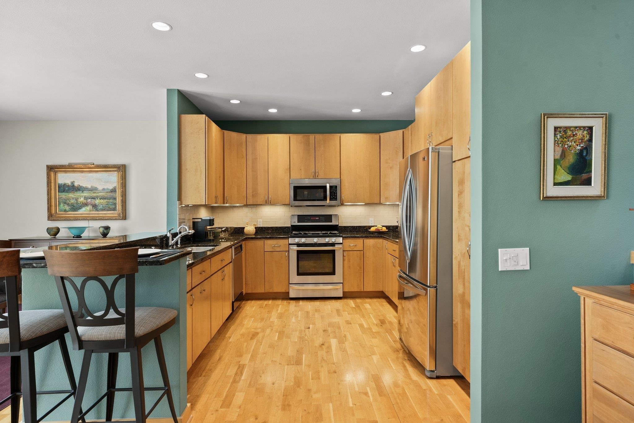 533 W Main Street Unit: 305