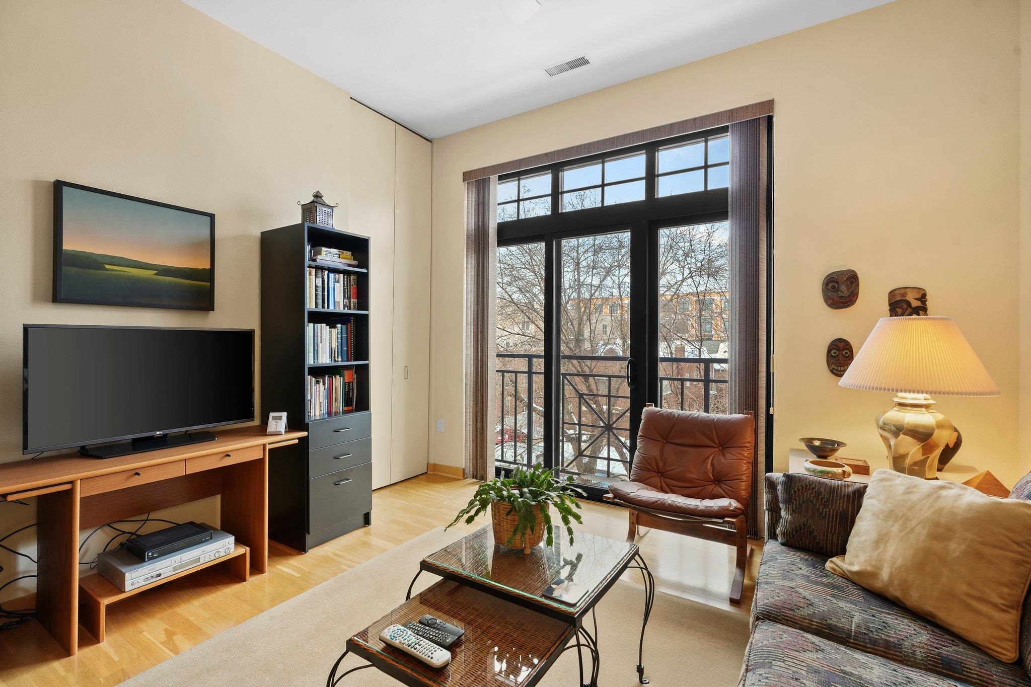533 W Main Street Unit: 305
