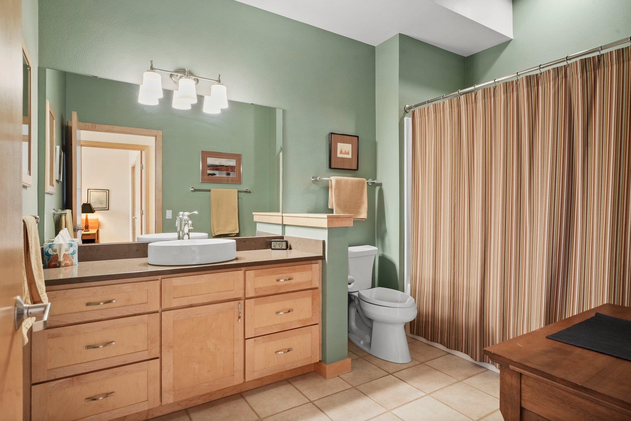 533 W Main Street Unit: 305