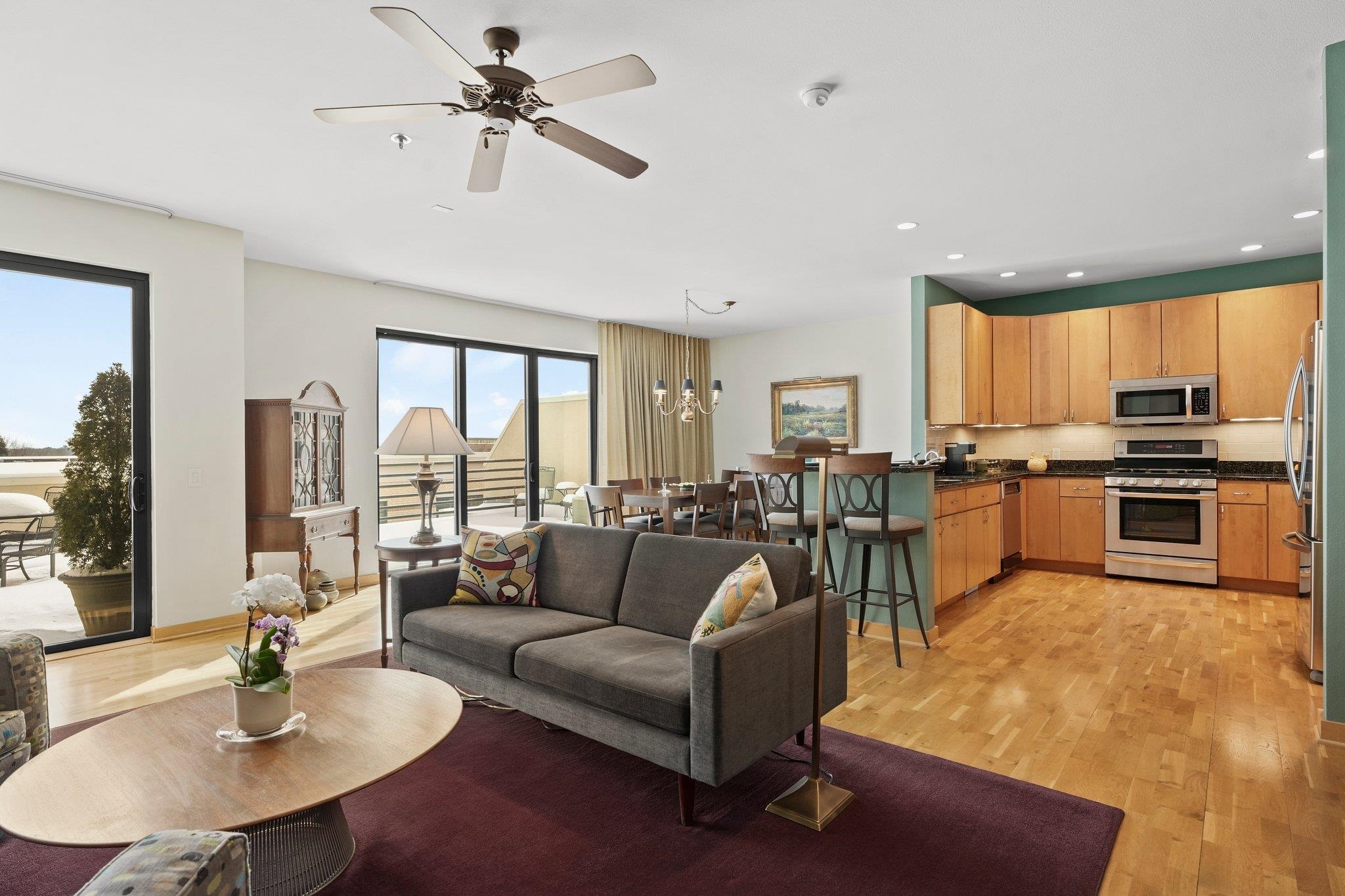 533 W Main Street Unit: 305