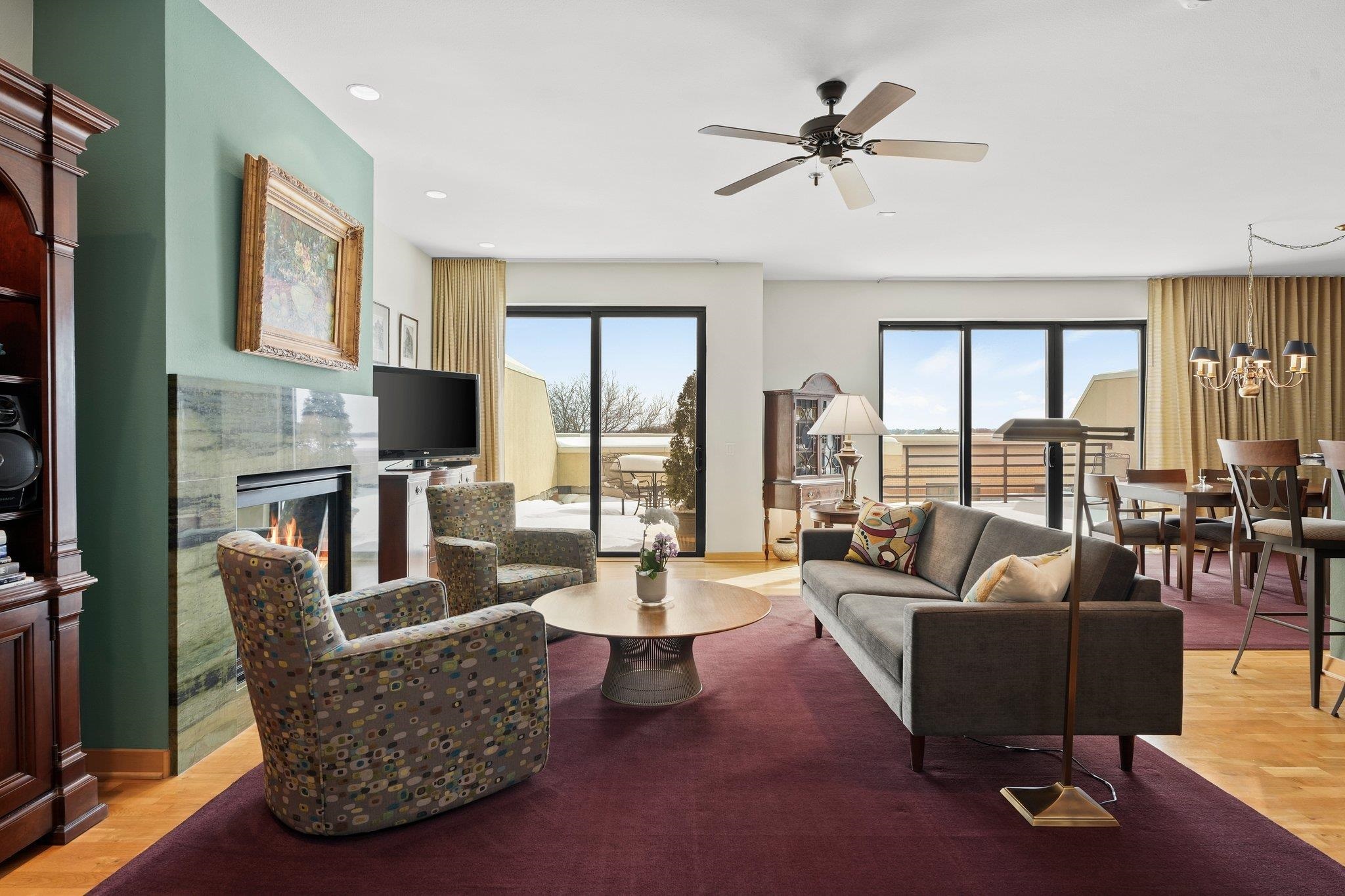 533 W Main Street Unit: 305