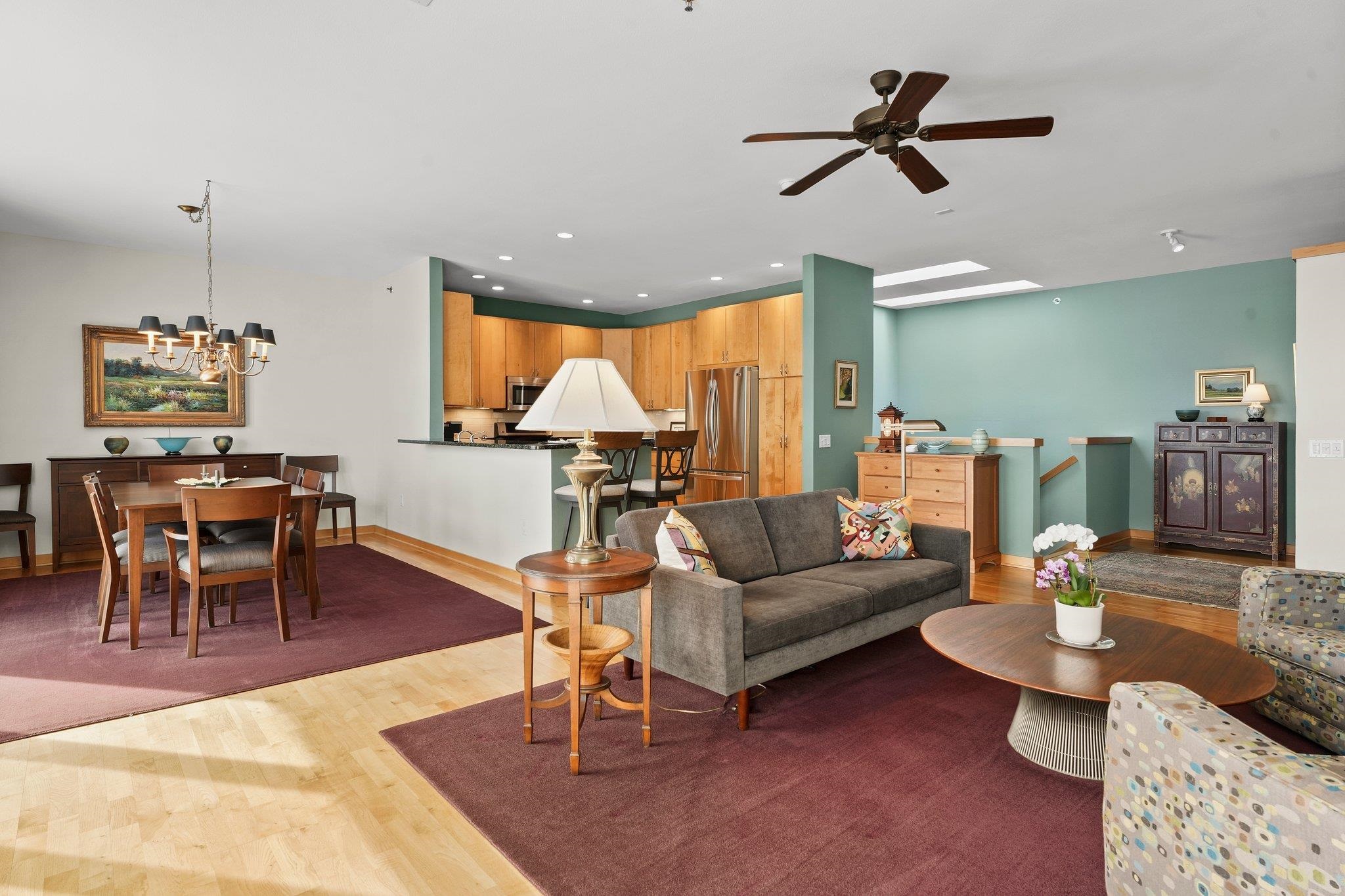 533 W Main Street Unit: 305