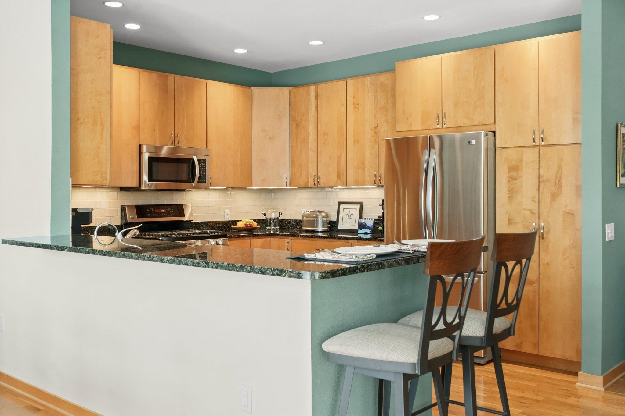 533 W Main Street Unit: 305
