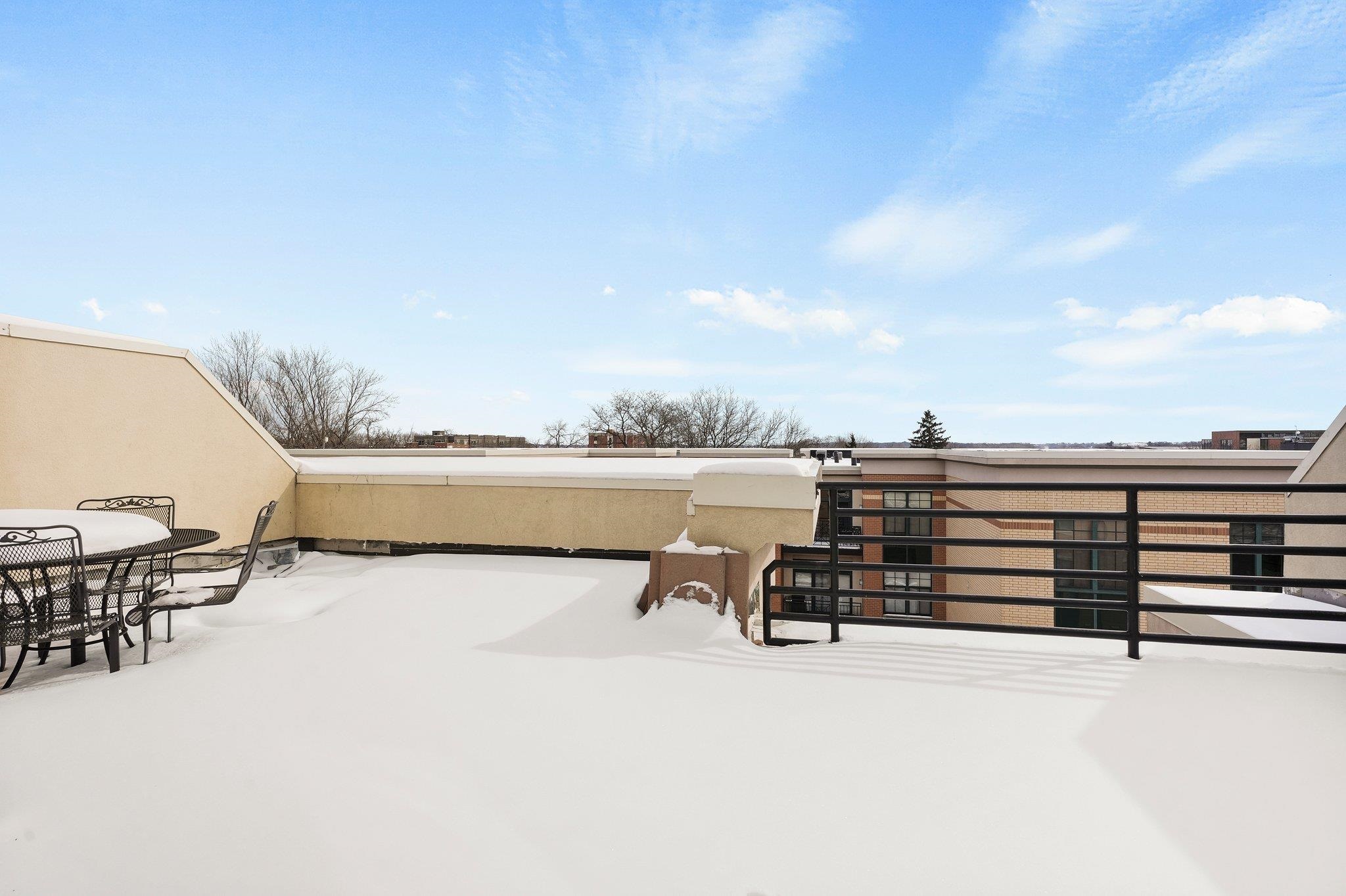 533 W Main Street Unit: 305