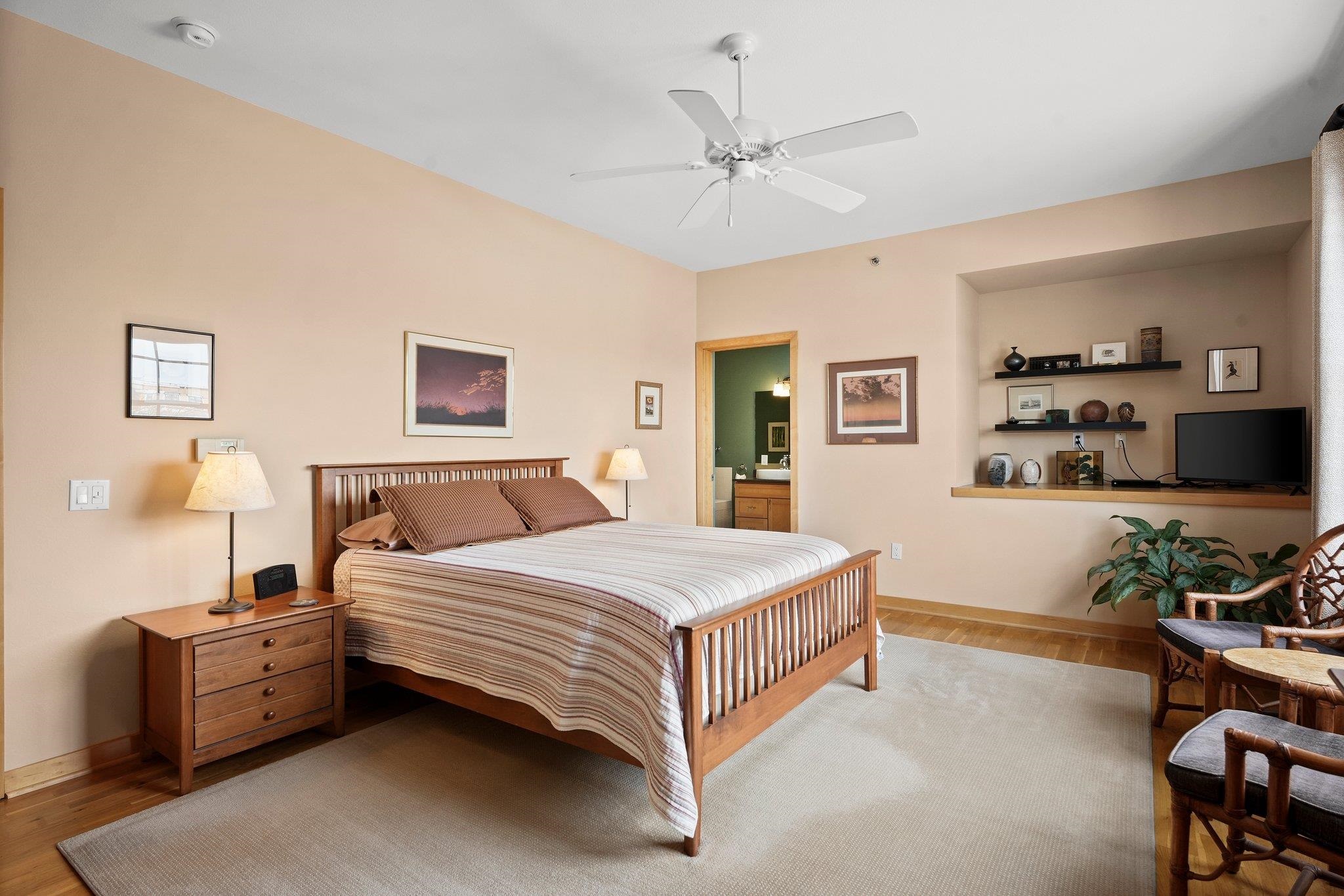 533 W Main Street Unit: 305