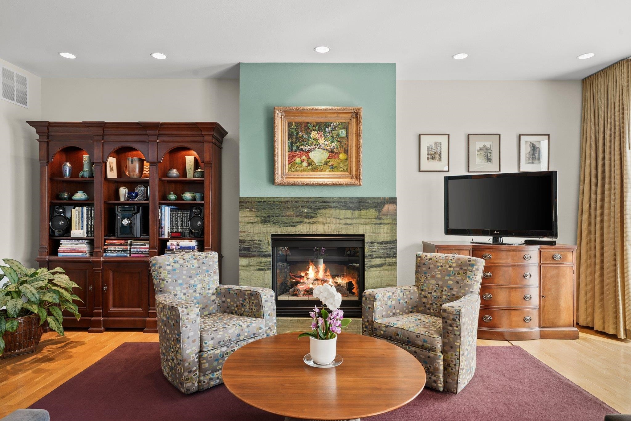 533 W Main Street Unit: 305