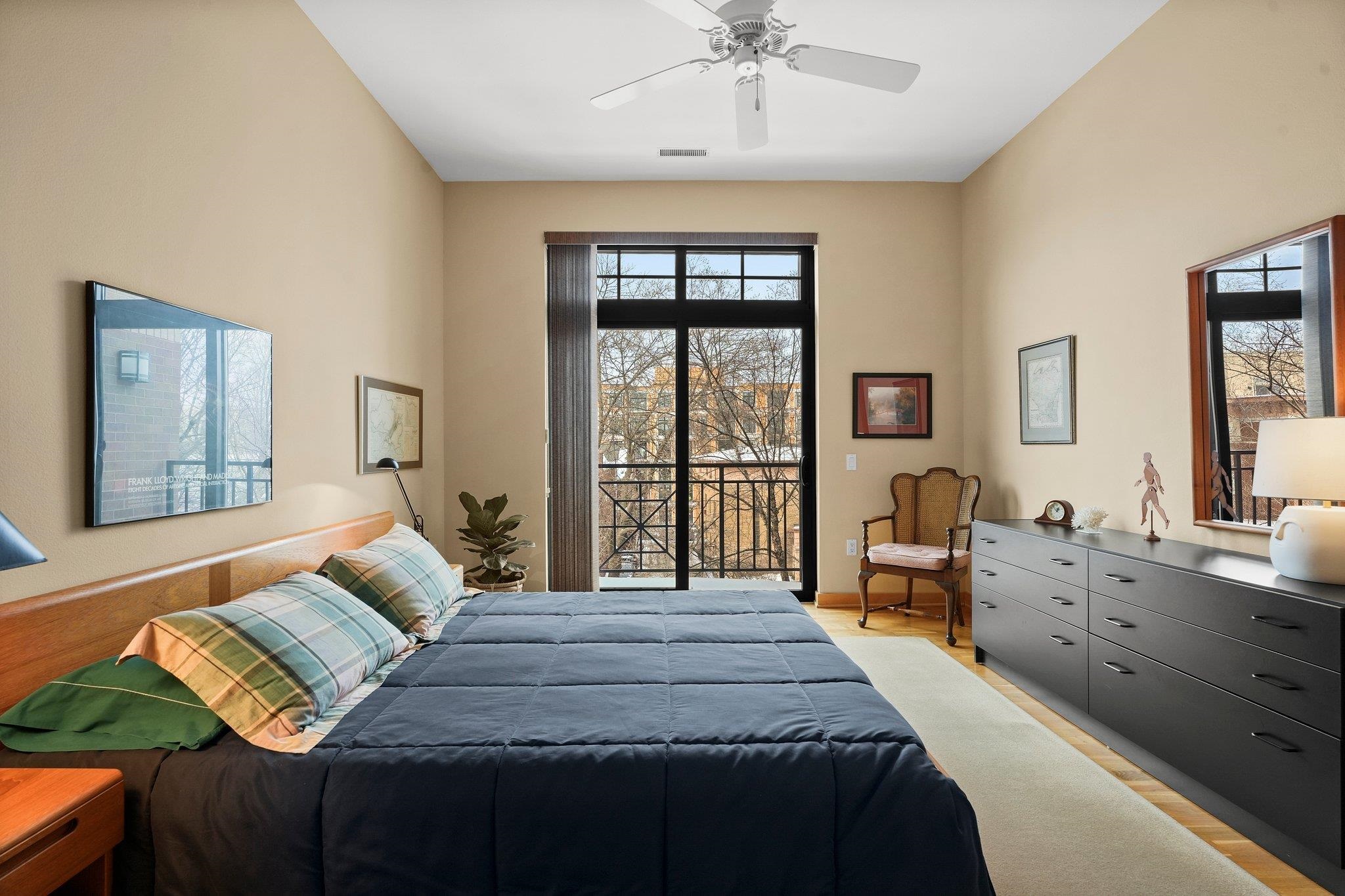 533 W Main Street Unit: 305