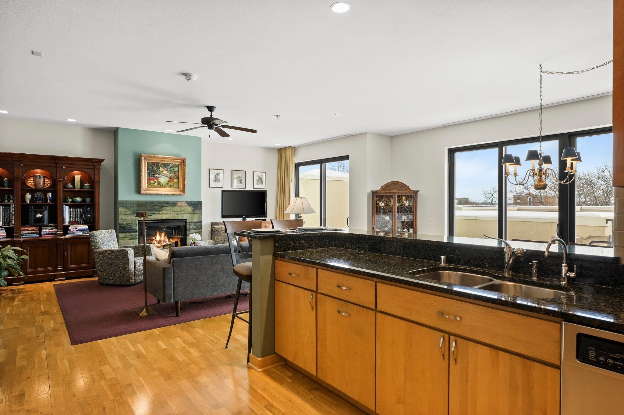 533 W Main Street Unit: 305