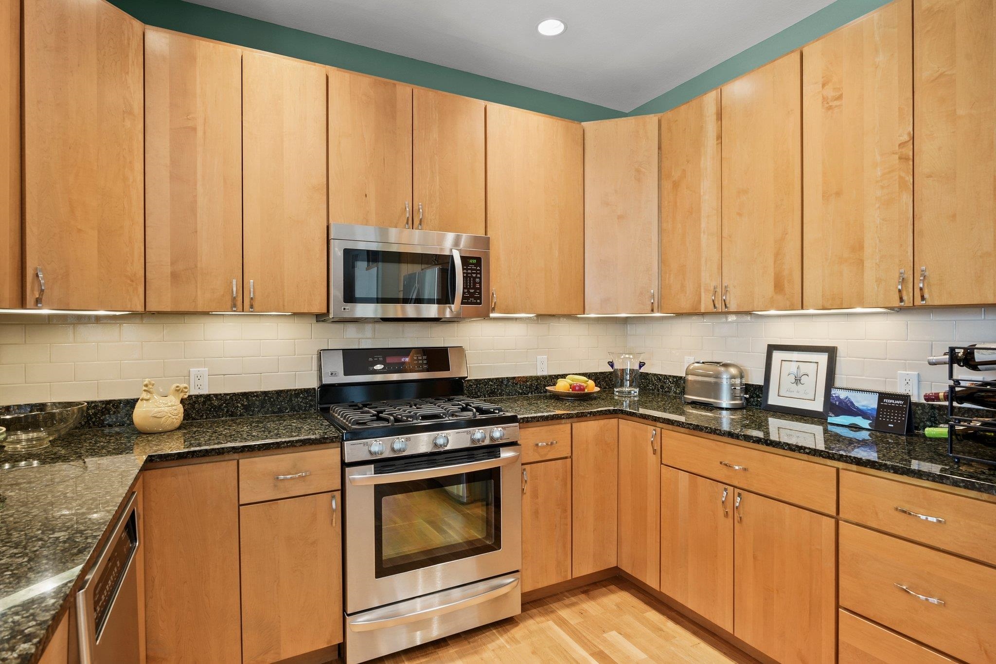 533 W Main Street Unit: 305