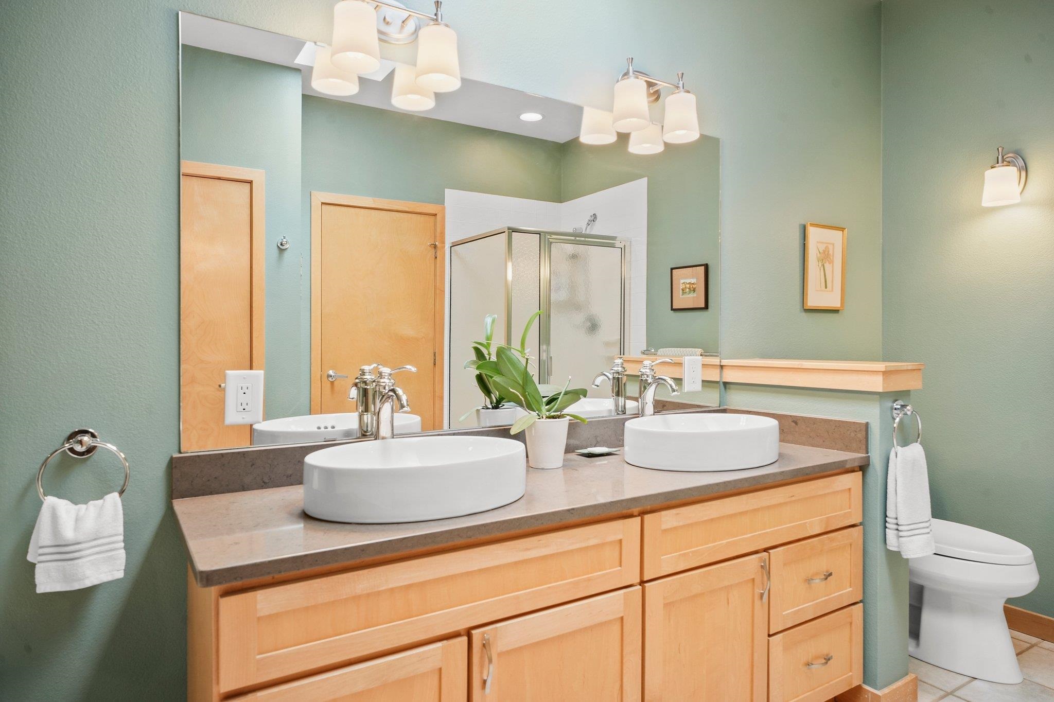 533 W Main Street Unit: 305