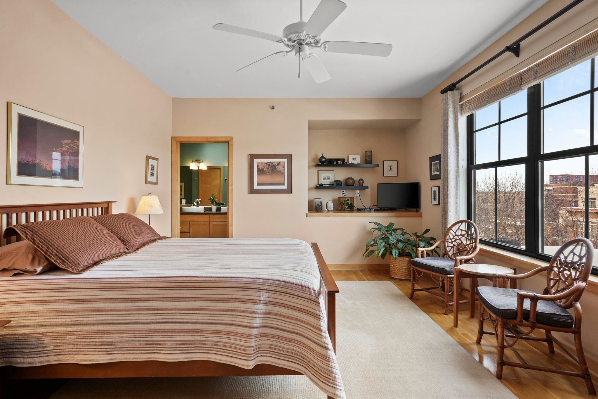 533 W Main Street Unit: 305