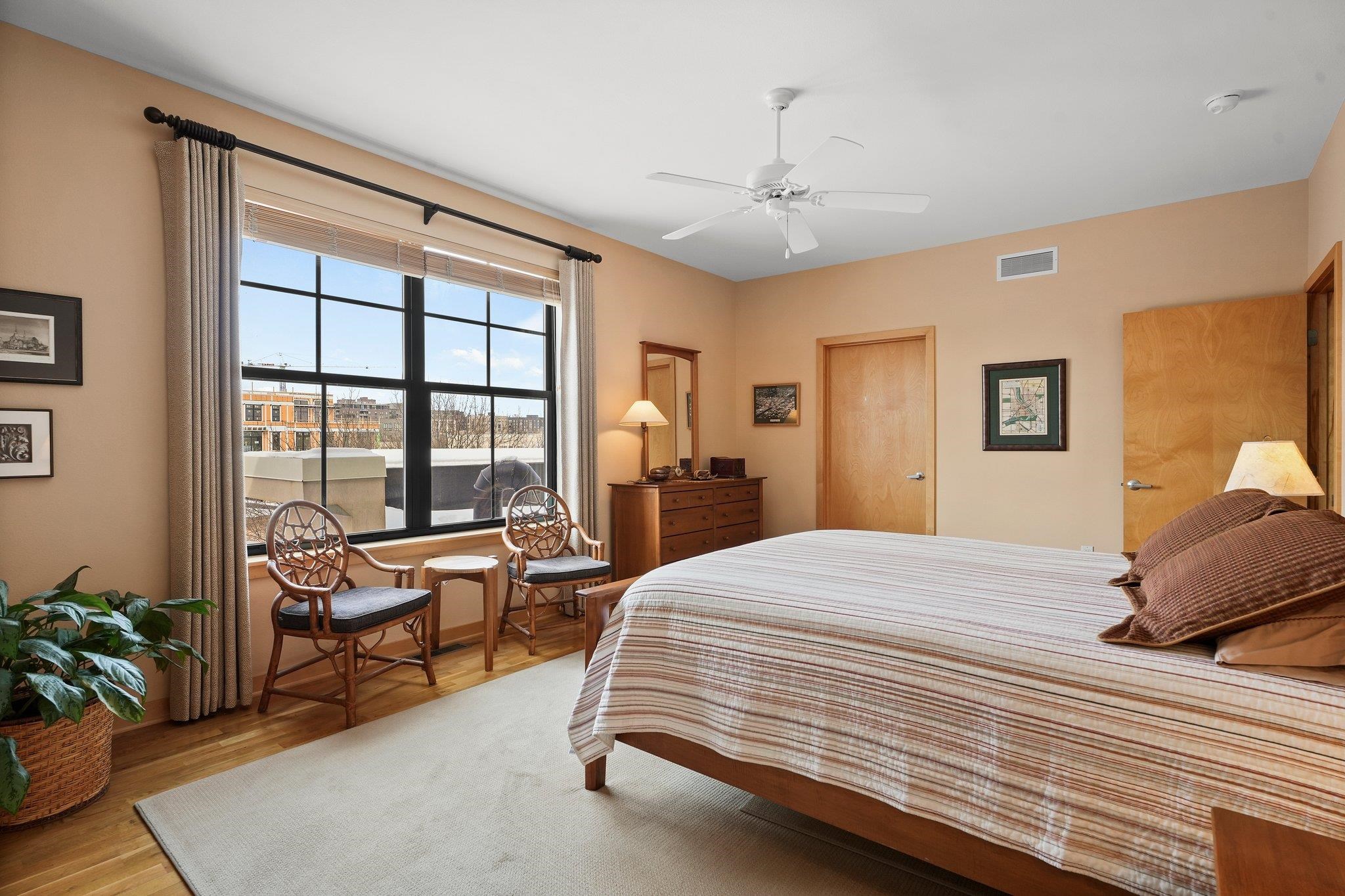 533 W Main Street Unit: 305