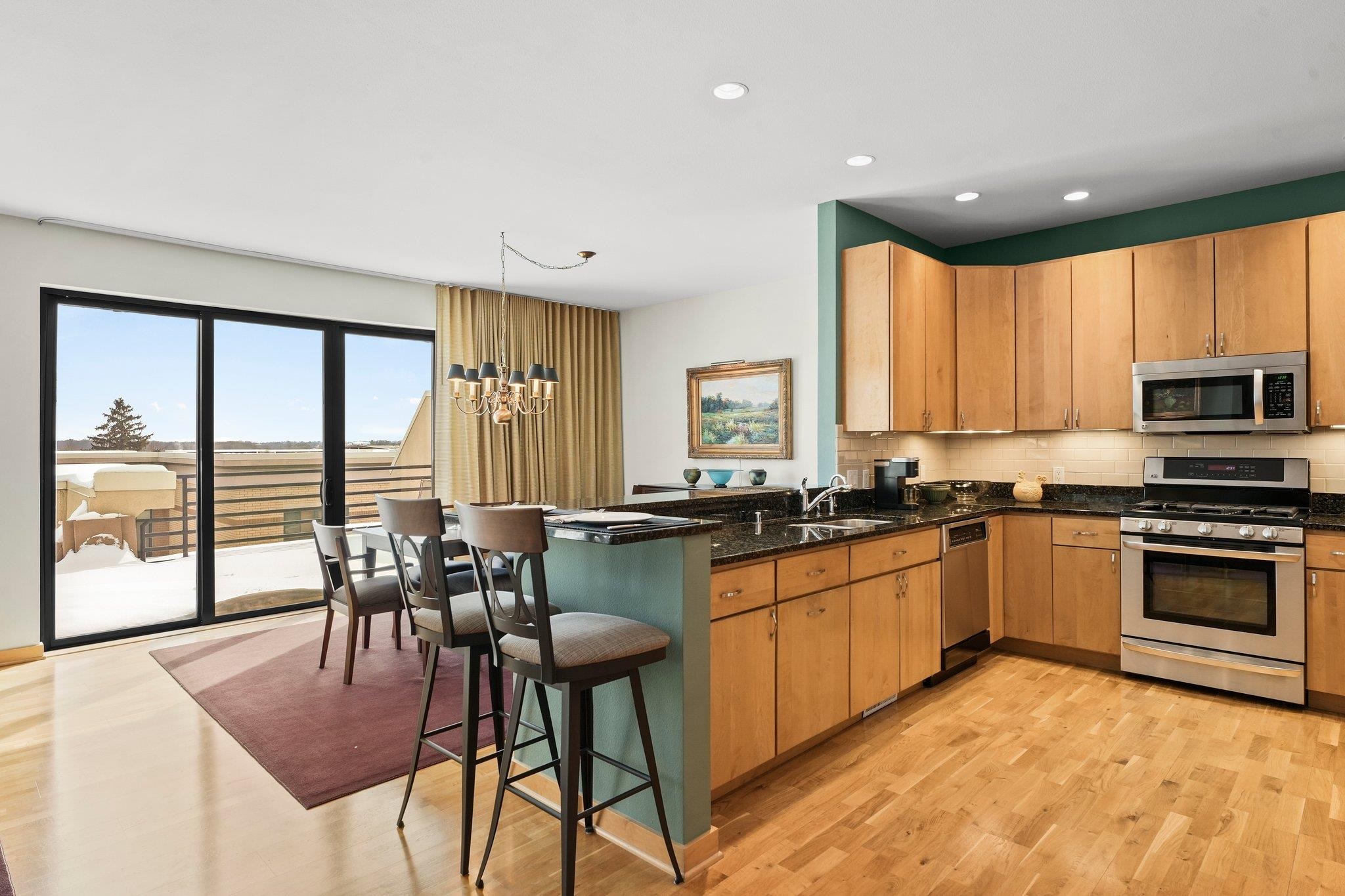 533 W Main Street Unit: 305