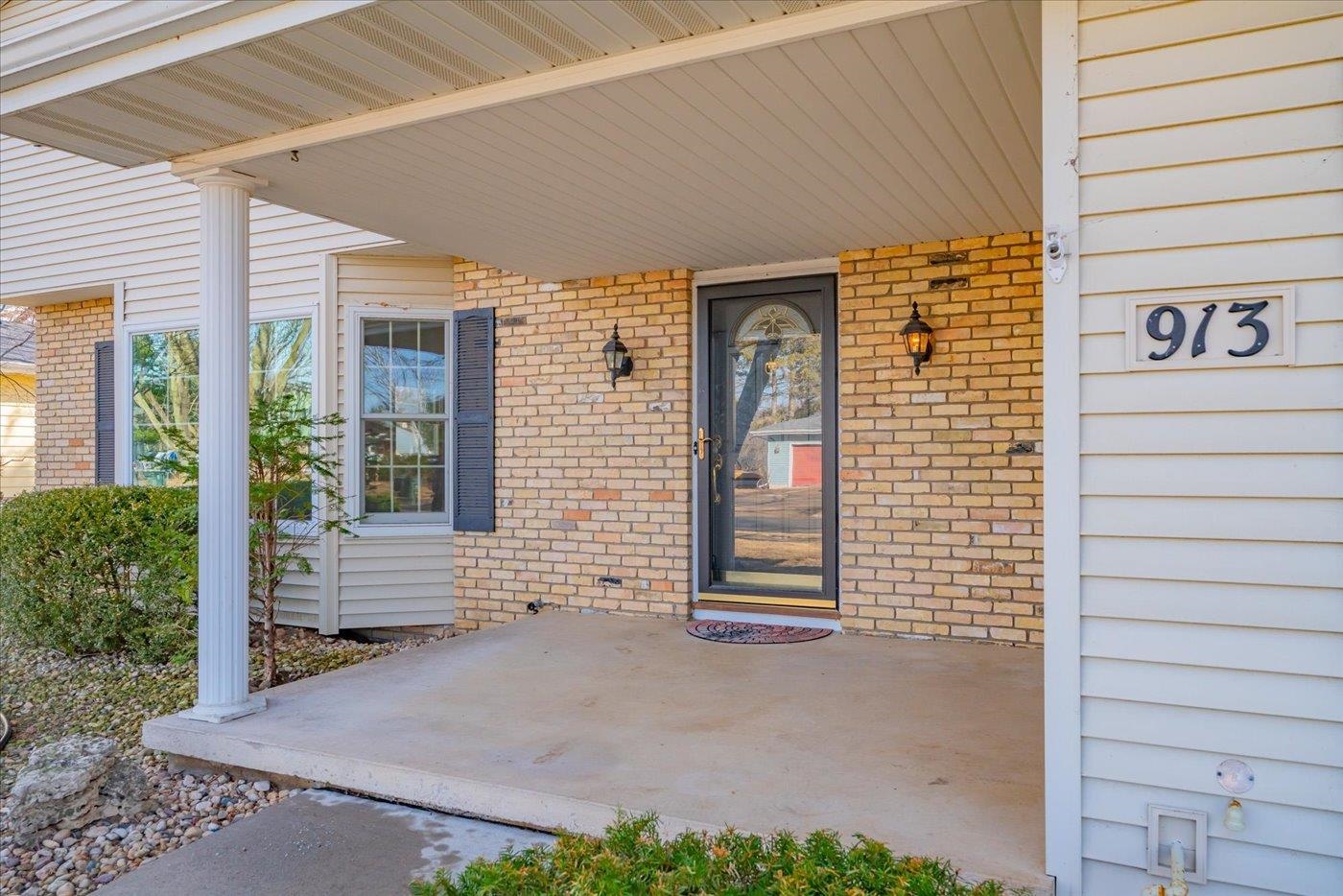 913 Arden Lane