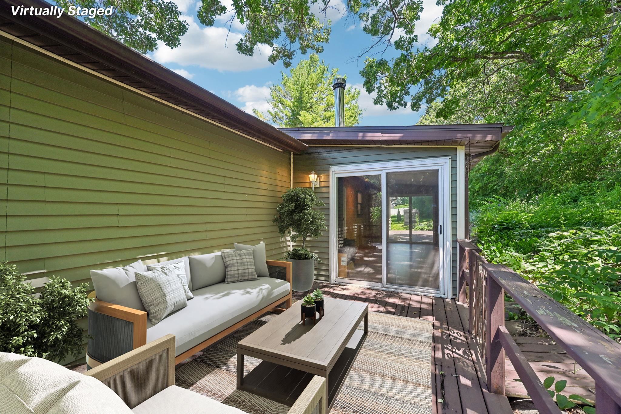 7476 Oak Circle Drive