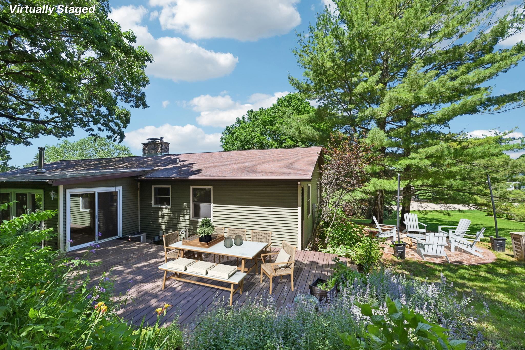 7476 Oak Circle Drive