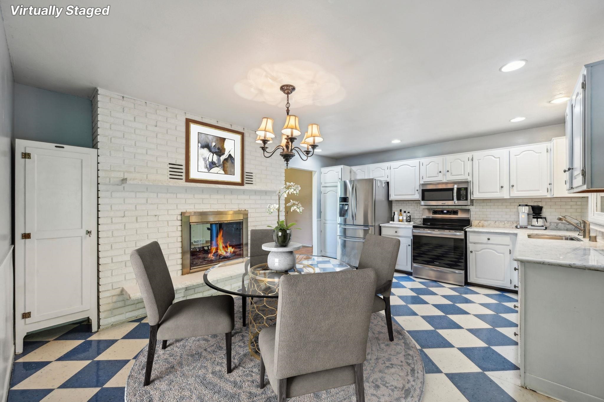 7476 Oak Circle Drive