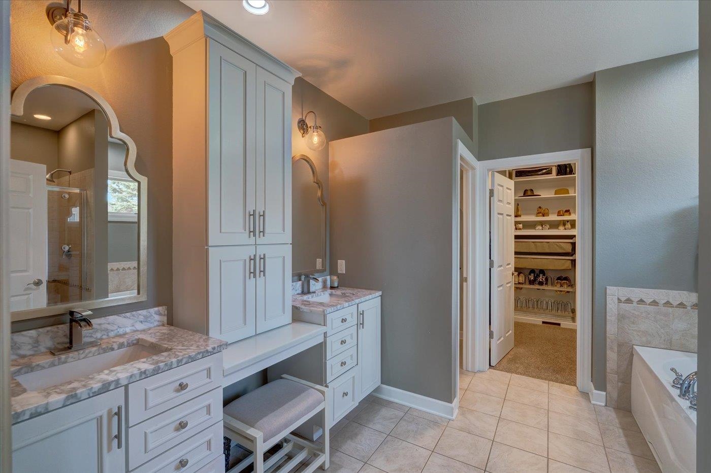 5 Kingswood Circle