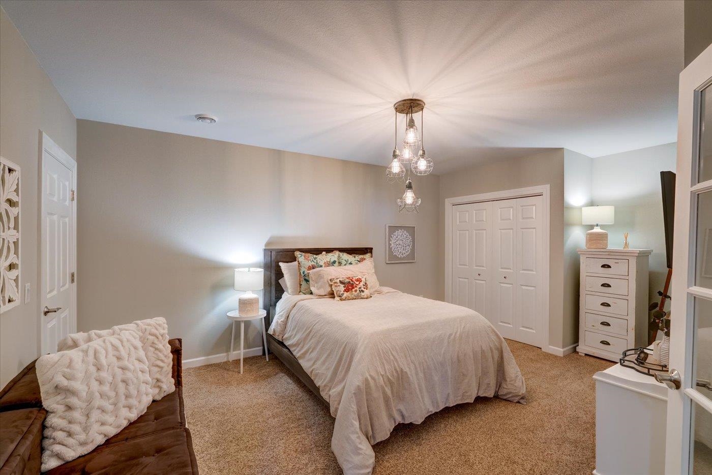 5 Kingswood Circle