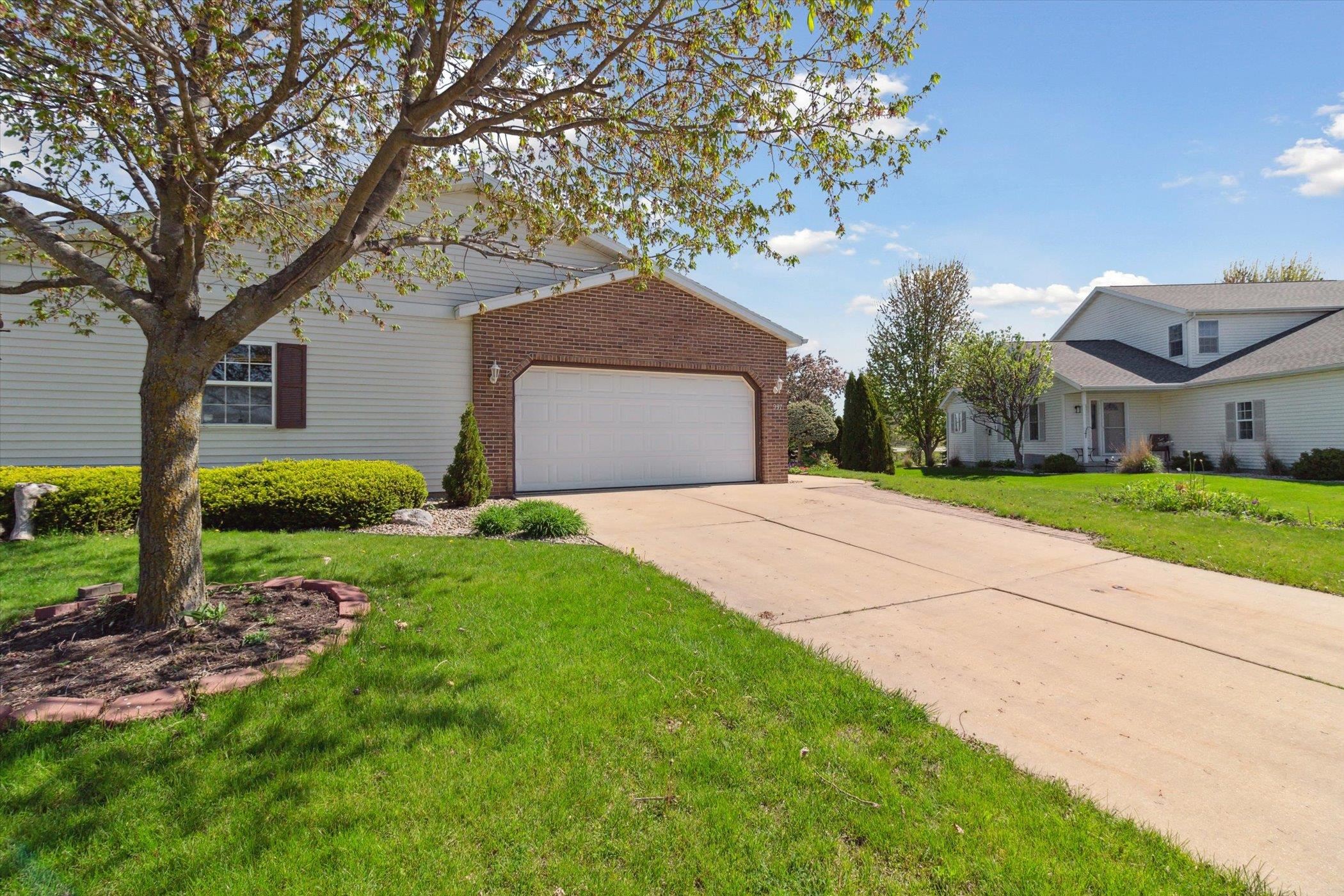 997 NEW HAMPTON Drive