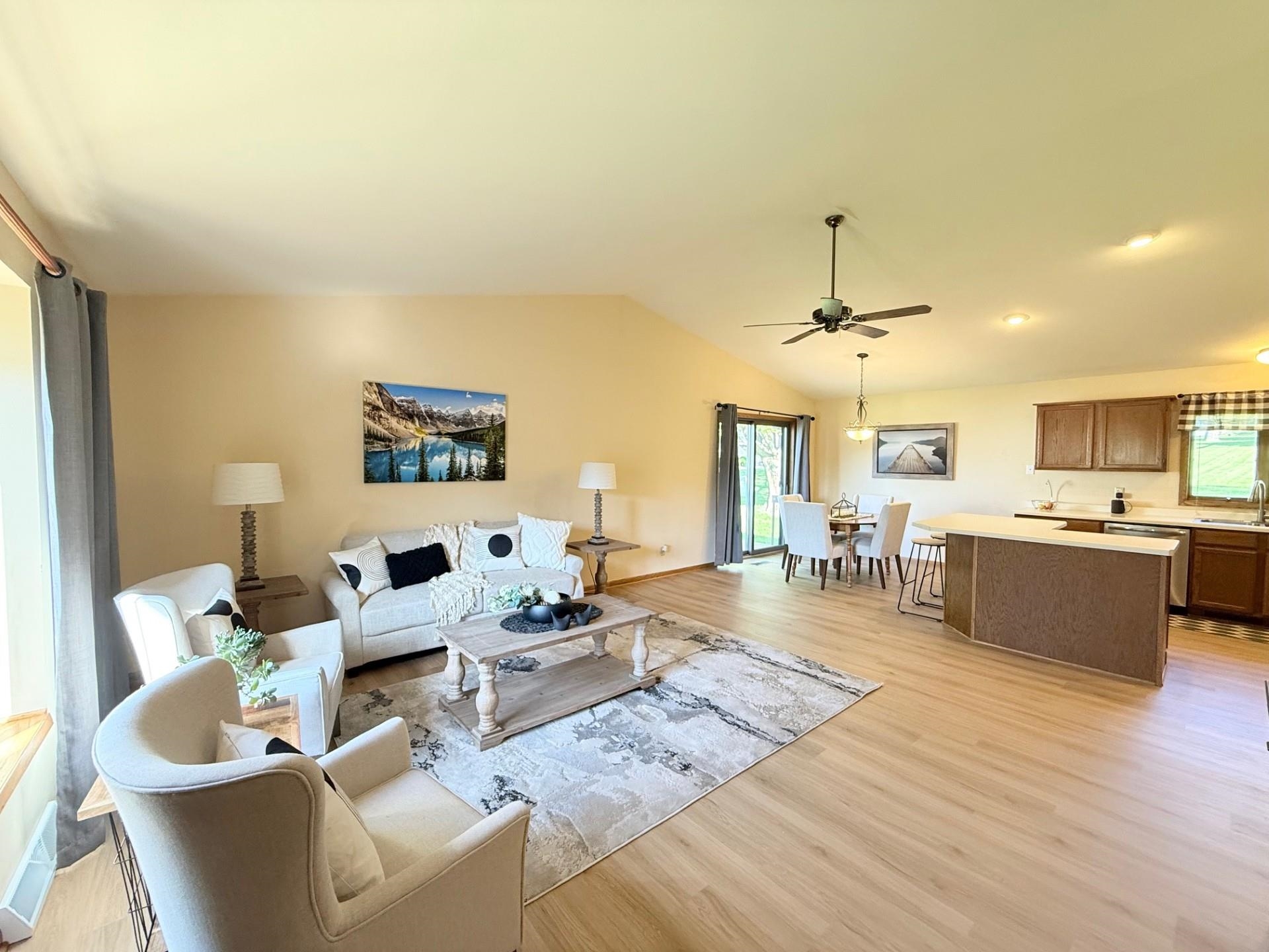 528 W Mohawk Trail