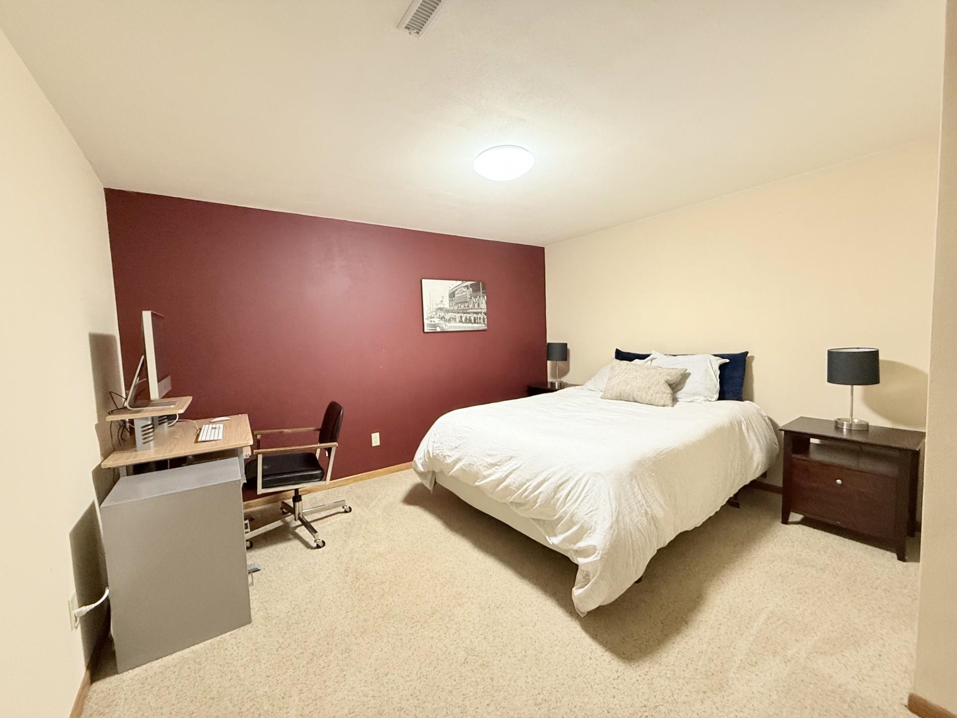528 W Mohawk Trail