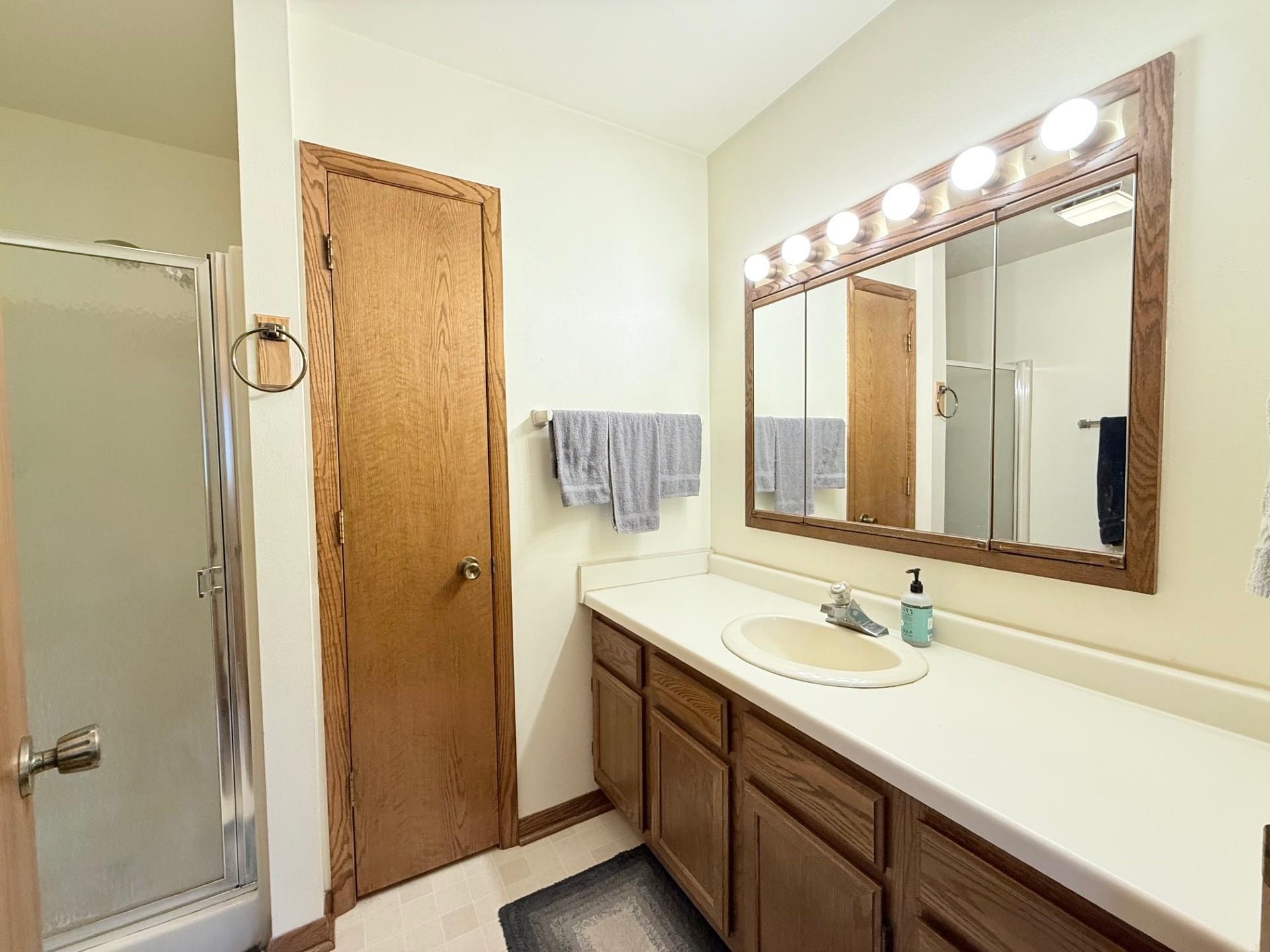 528 W Mohawk Trail