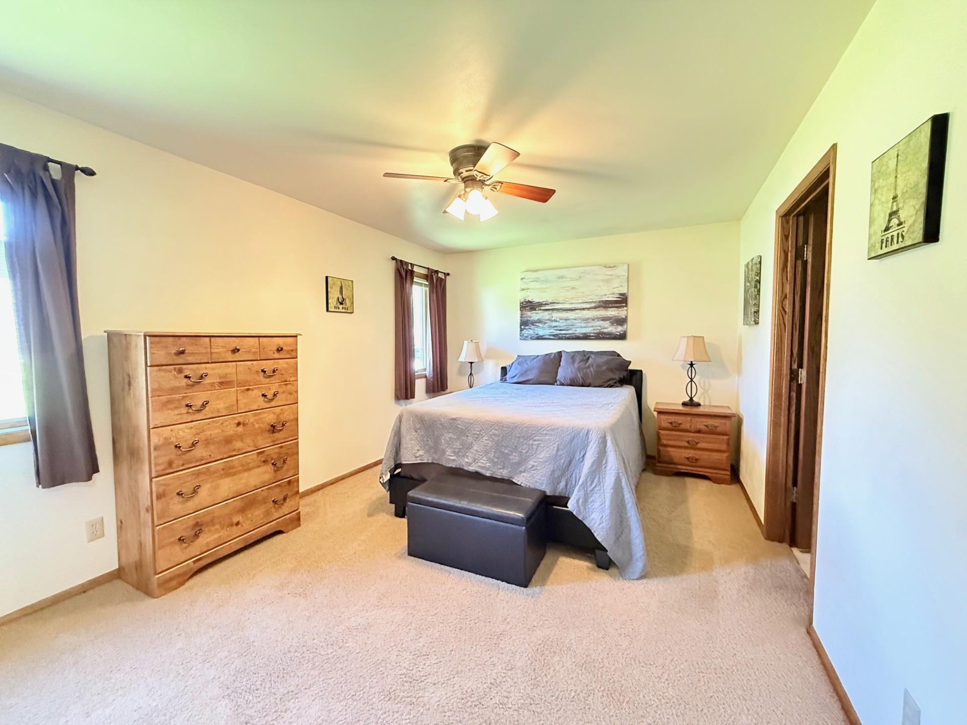 528 W Mohawk Trail