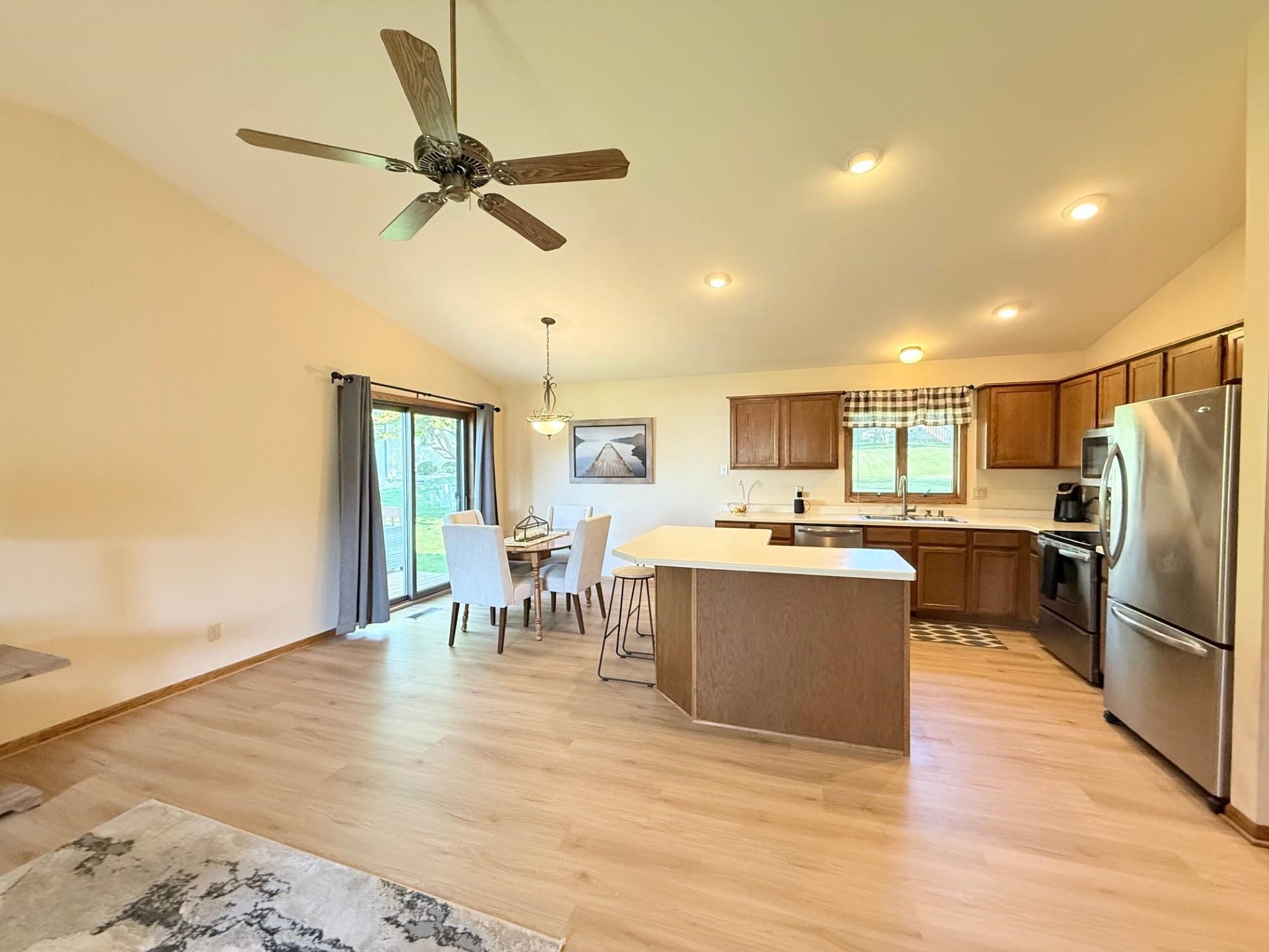 528 W Mohawk Trail