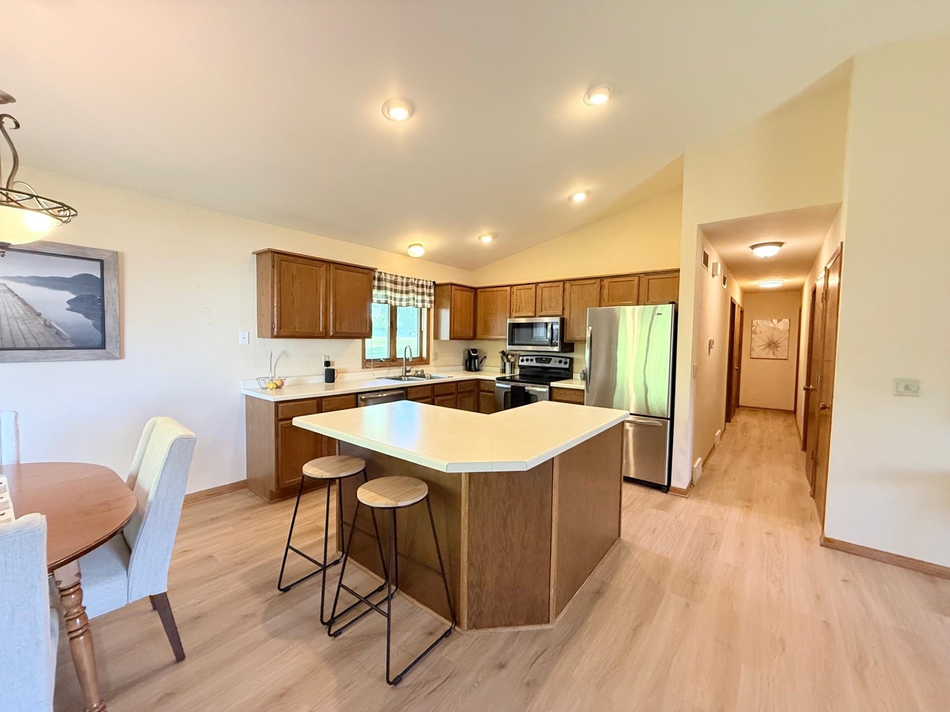 528 W Mohawk Trail