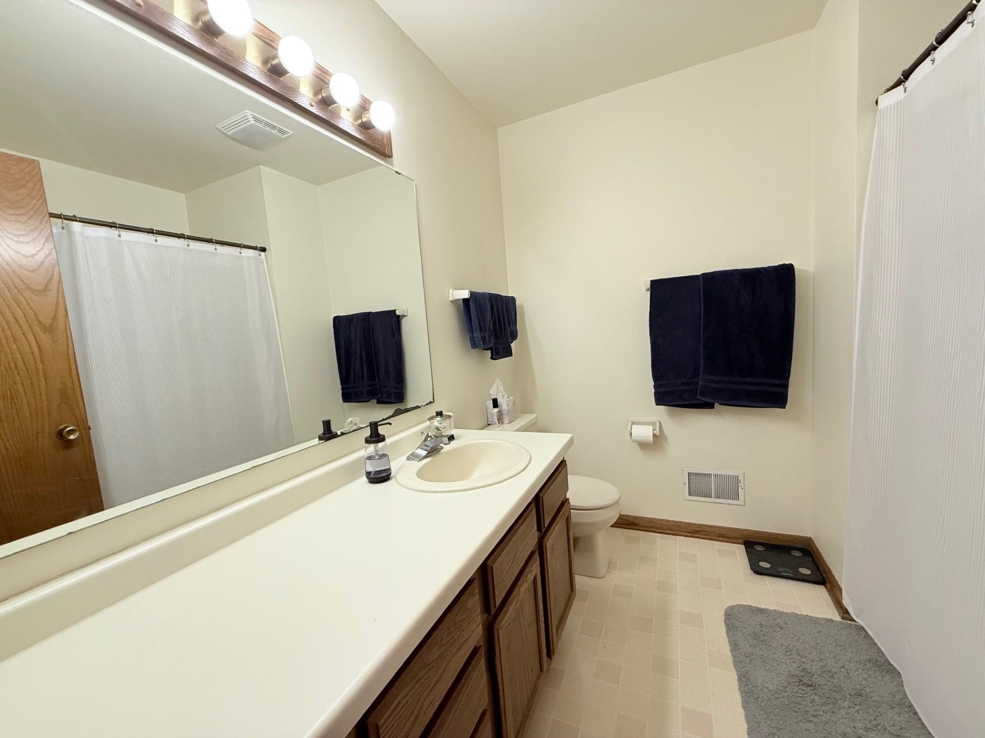 528 W Mohawk Trail