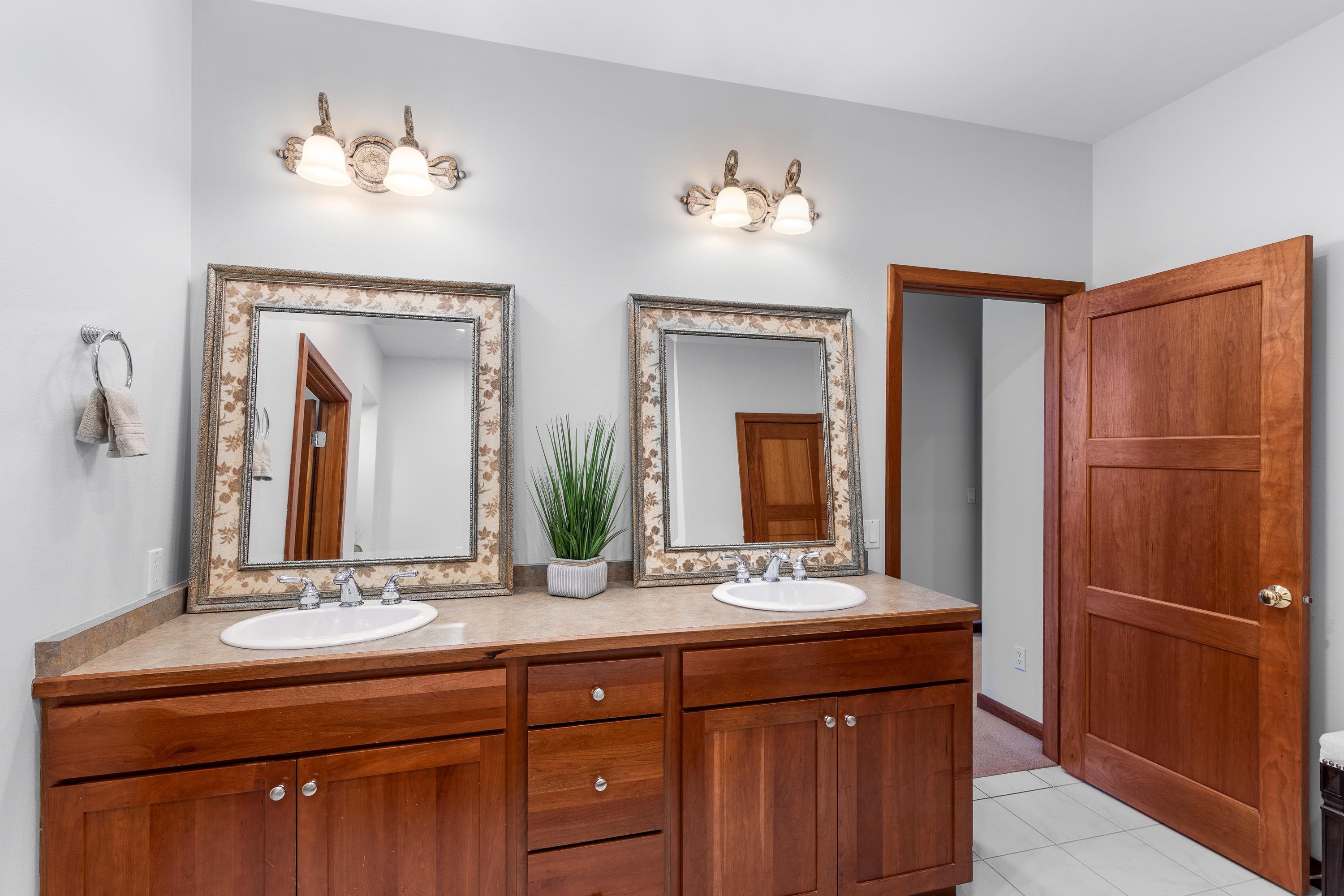 7 Settler Hill Circle