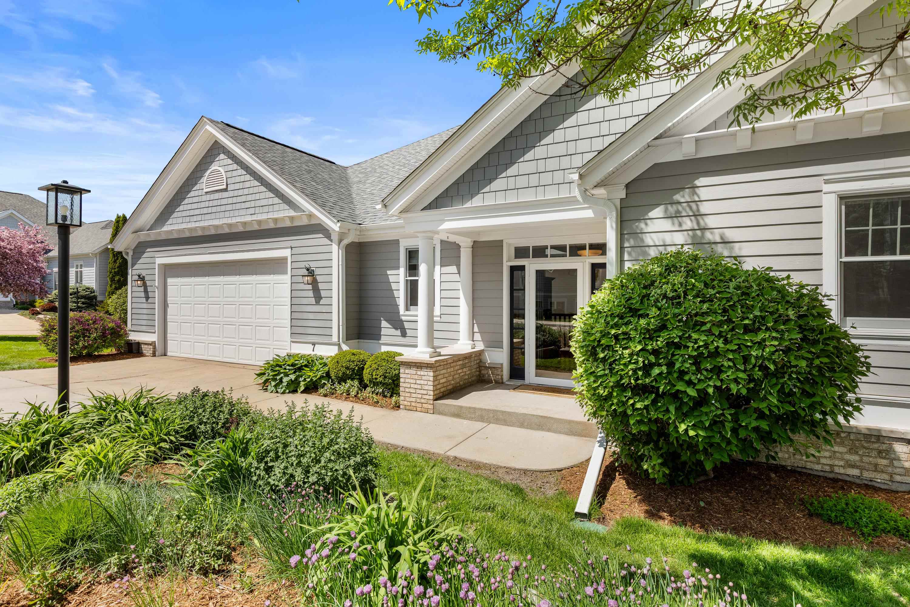 7 Settler Hill Circle