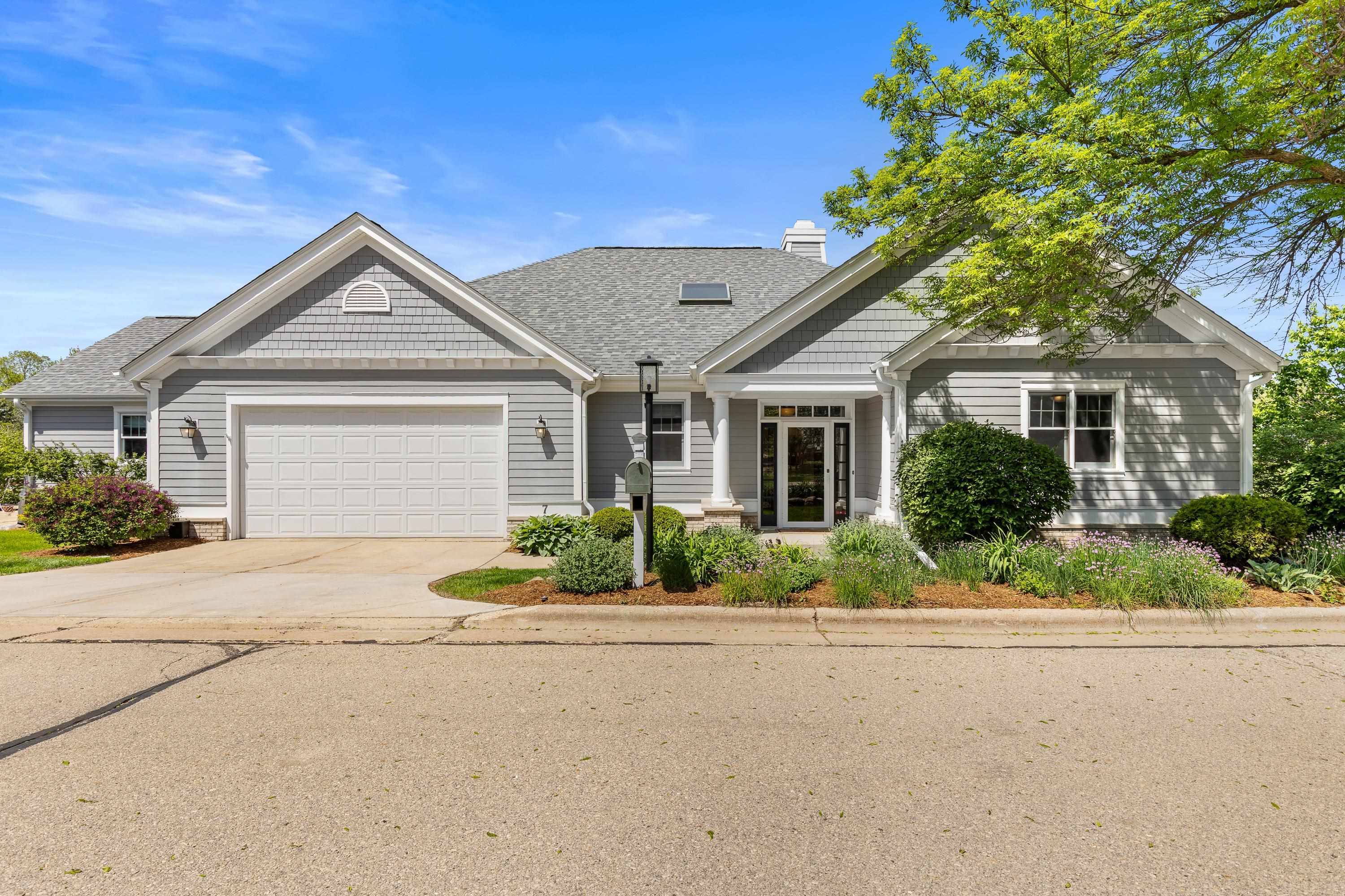 7 Settler Hill Circle