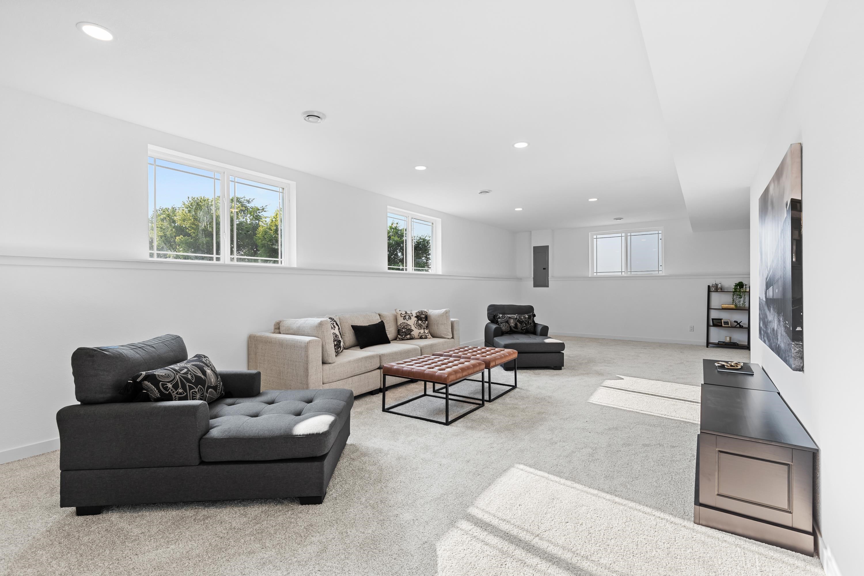 1270 Stonehaven Drive