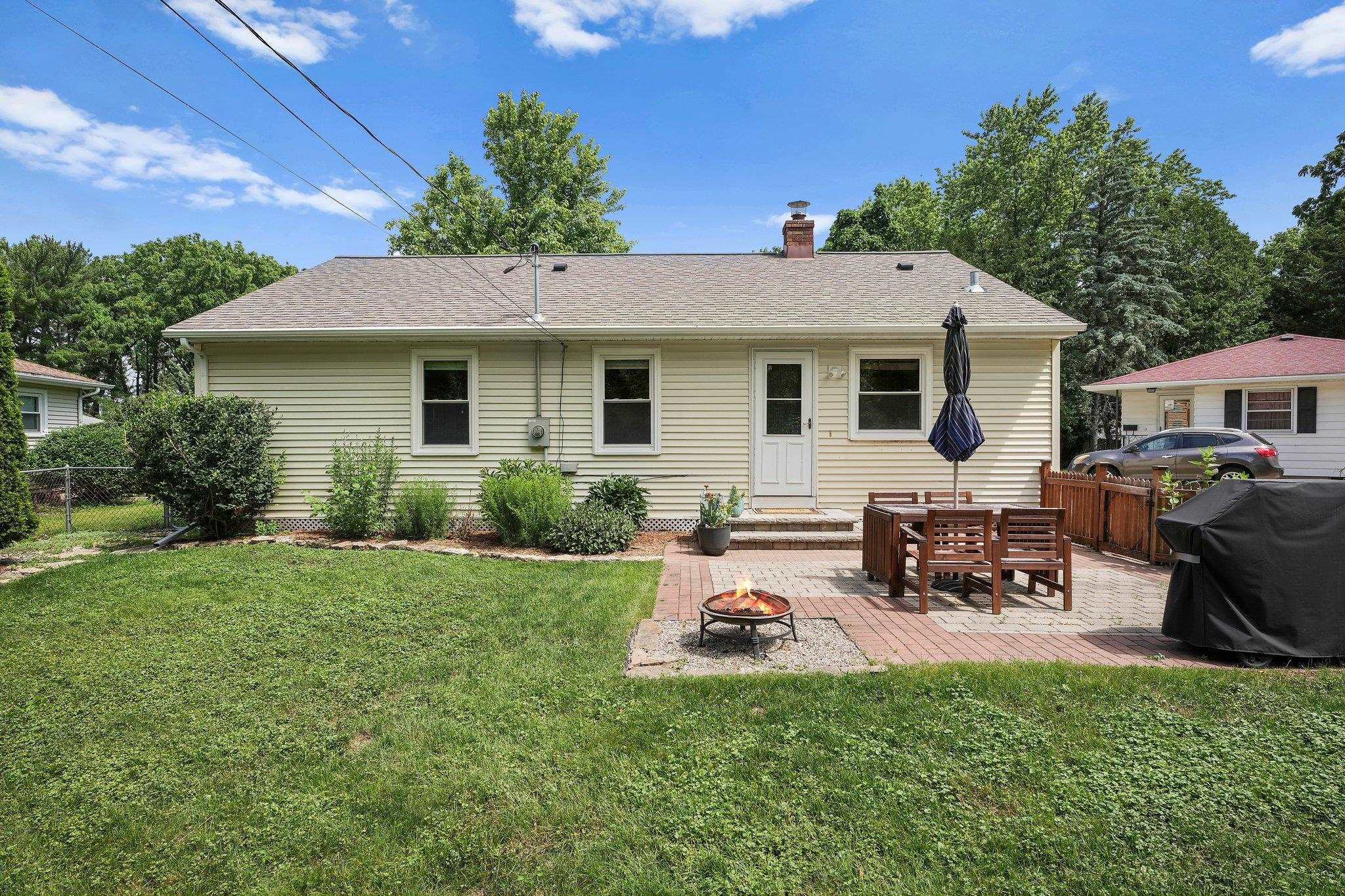 5325 Oak Crest Place