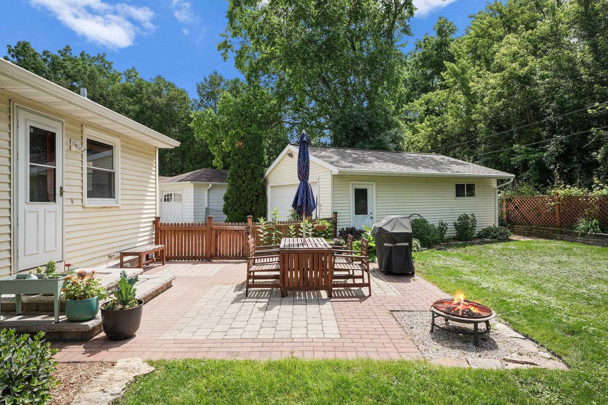 5325 Oak Crest Place