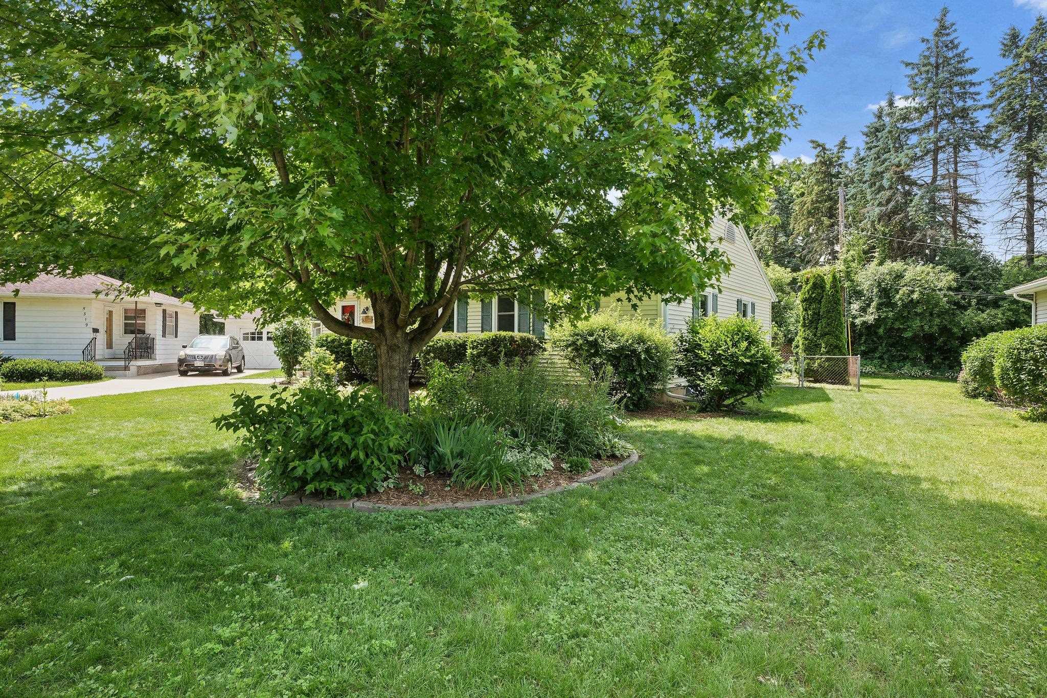 5325 Oak Crest Place